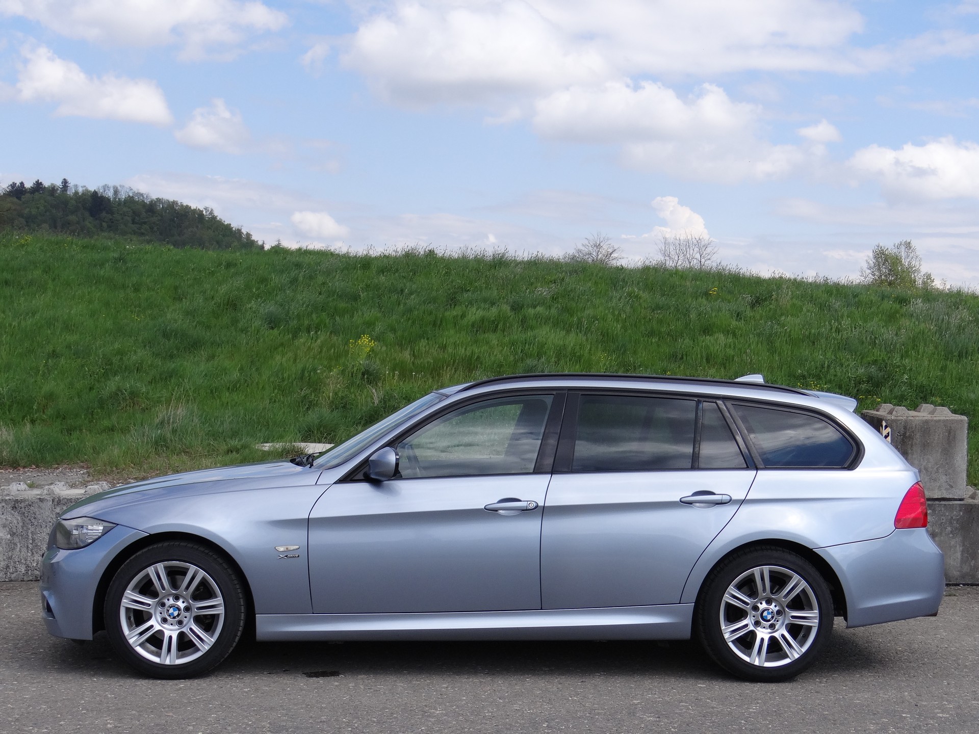 BMW 320d xDrive Touring Dynamic Edition Steptronic-image-0