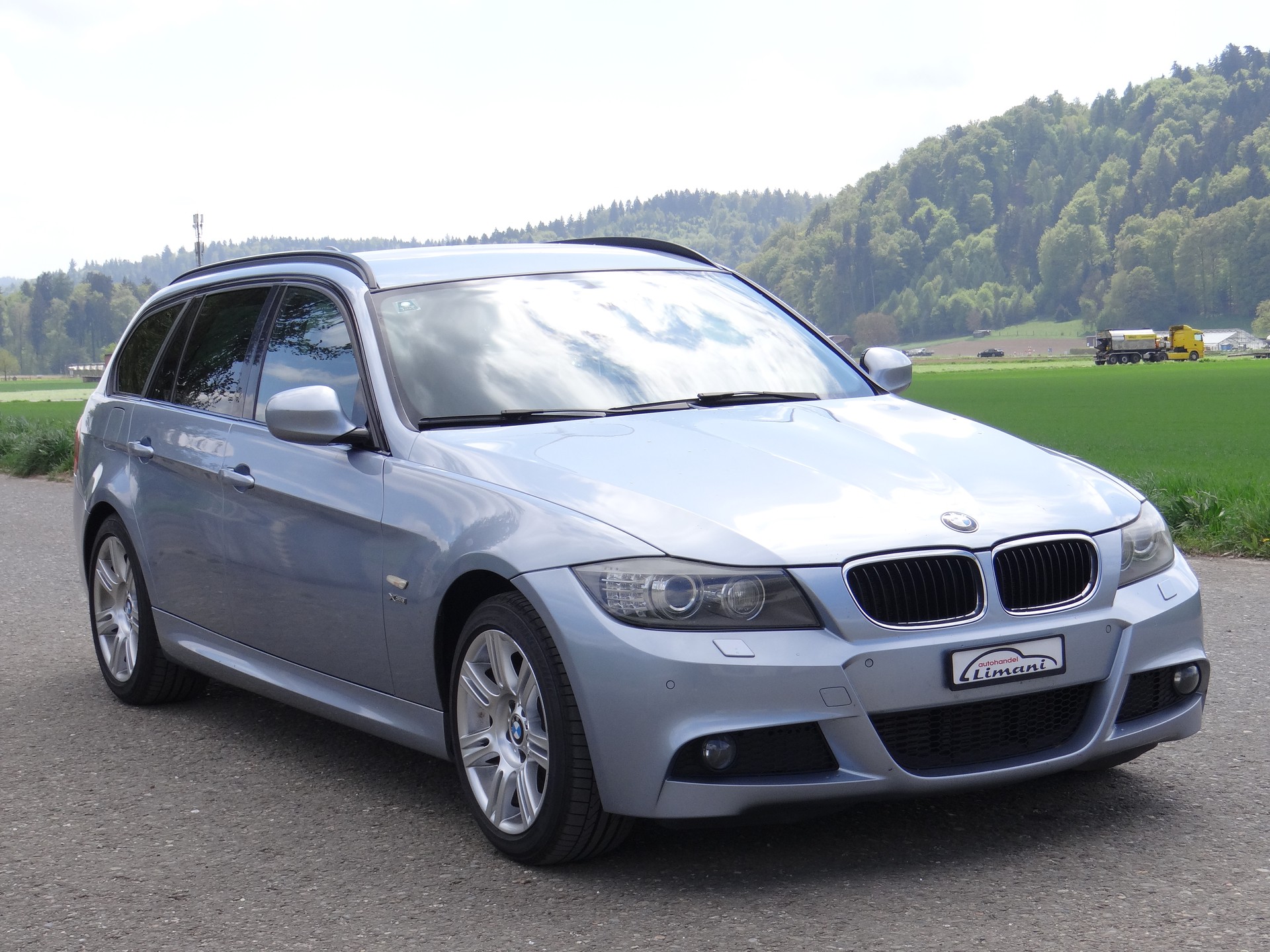 BMW 320d xDrive Touring Dynamic Edition Steptronic-image-3