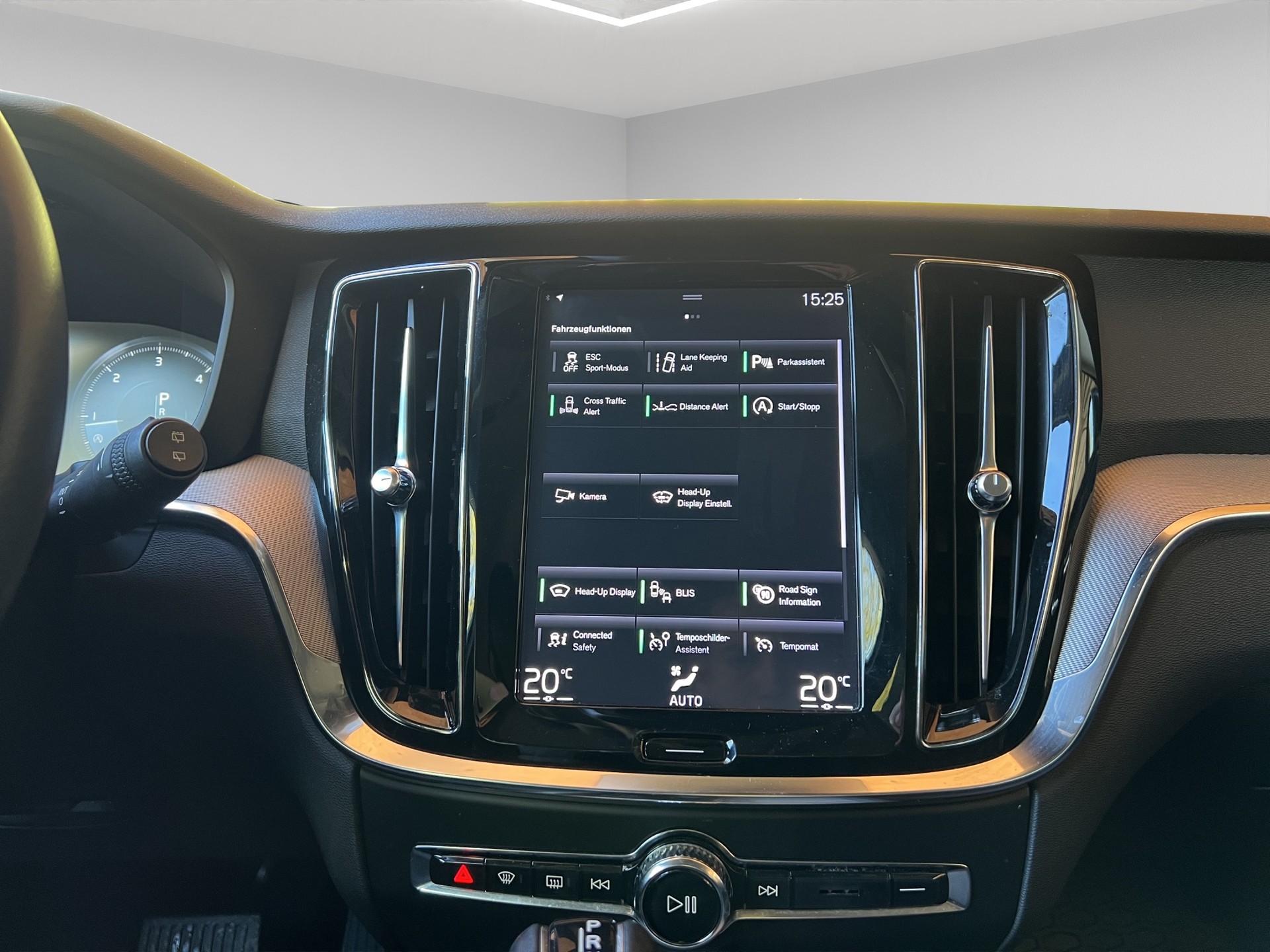 VOLVO V60 Cross Country D4 AWD Geartronic-image-8