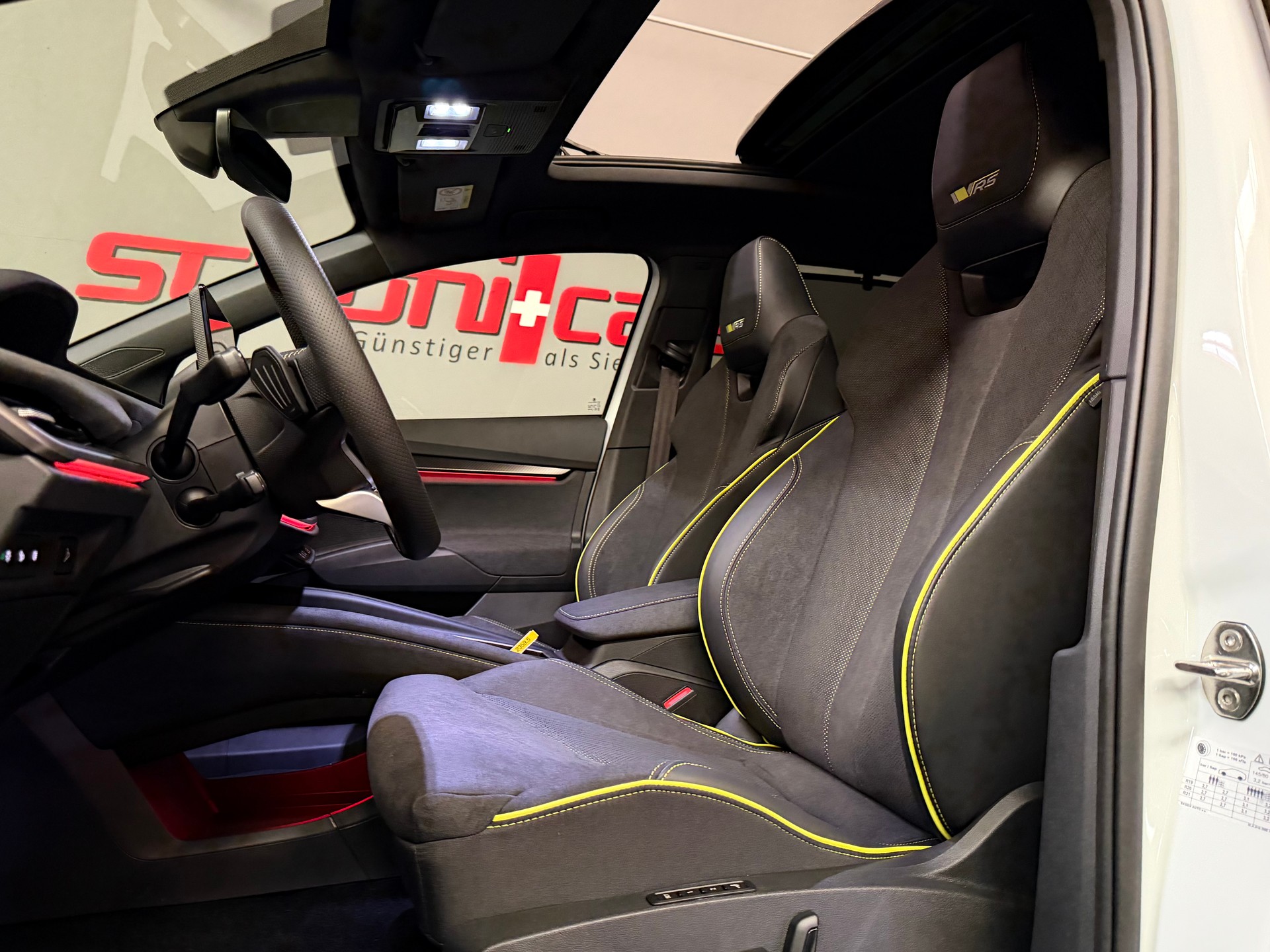 SKODA Enyaq 4x4 RS MAXX-image-32