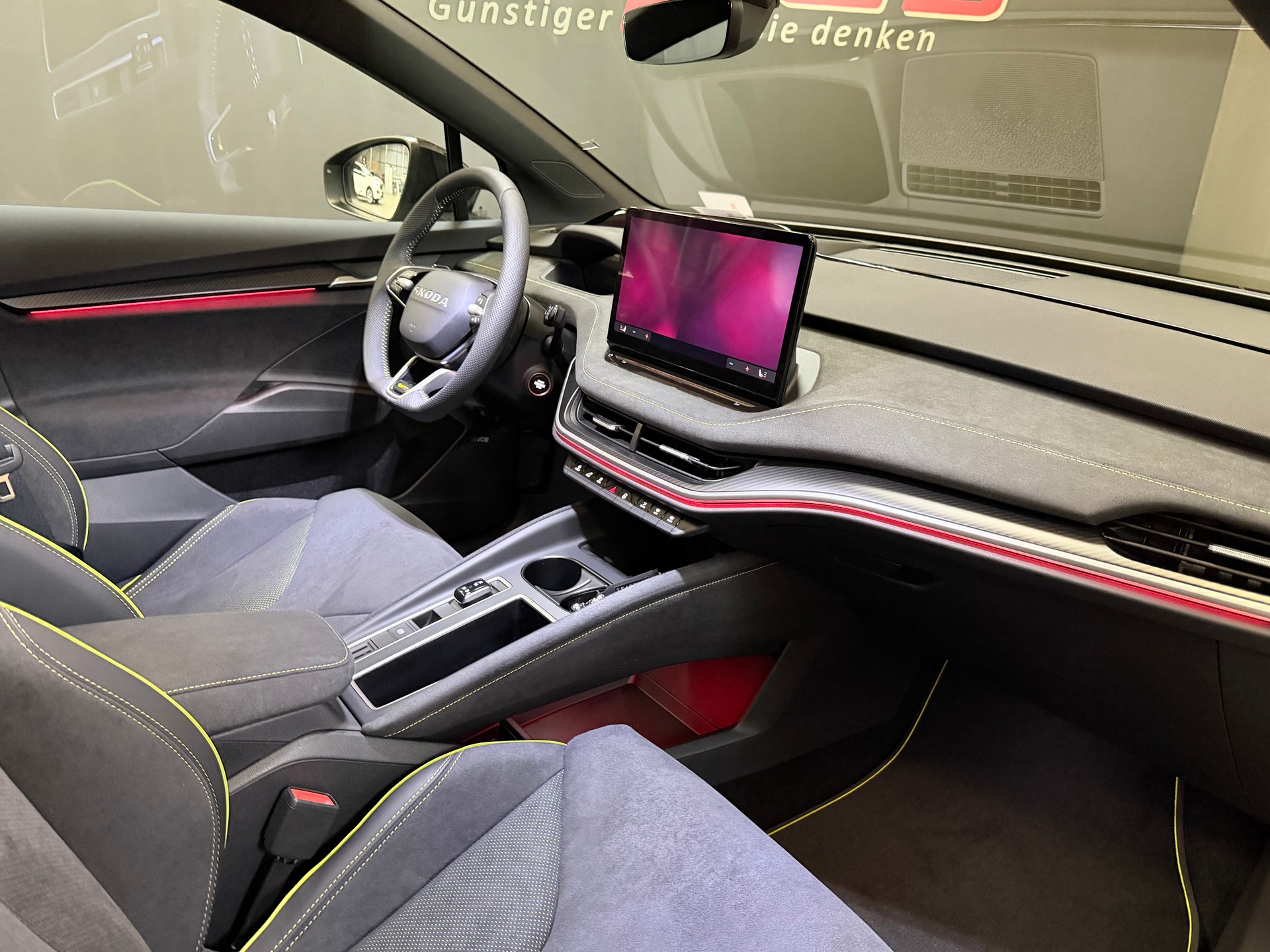 SKODA Enyaq 4x4 RS MAXX-image-16