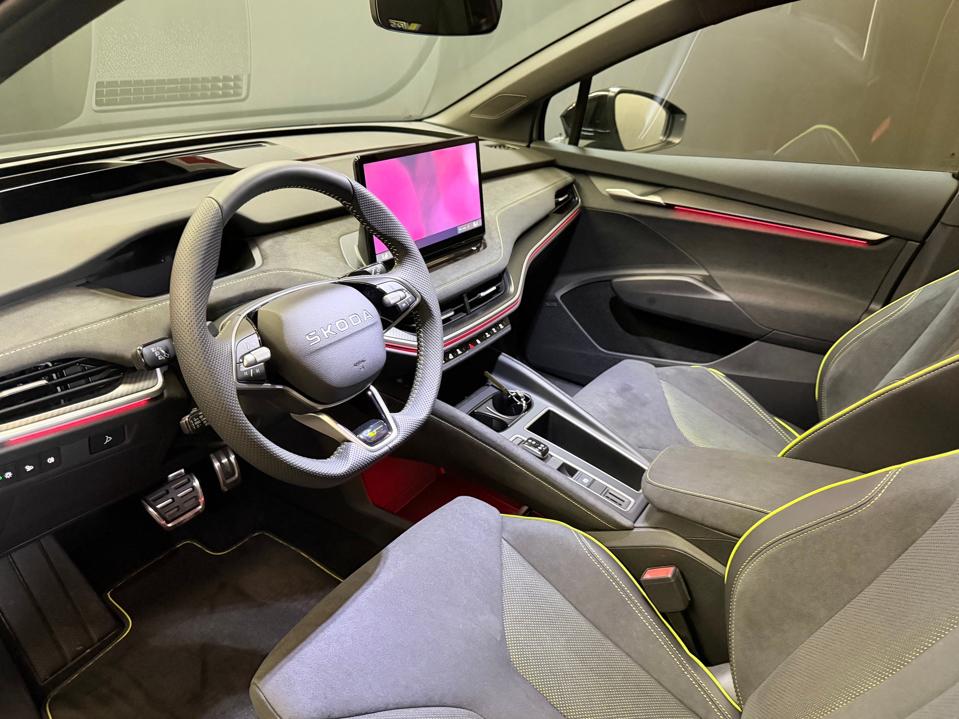 SKODA Enyaq 4x4 RS MAXX-image-12