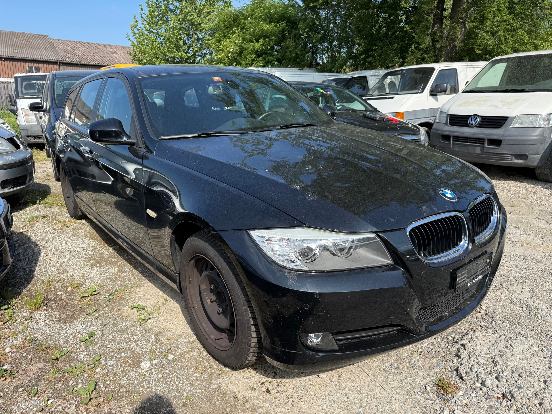 BMW 320i Touring-image-0