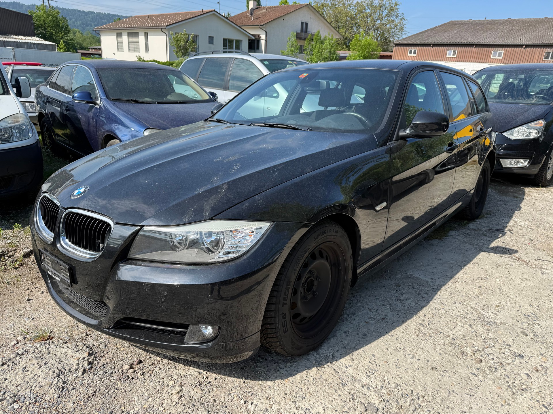 BMW 320i Touring-image-2