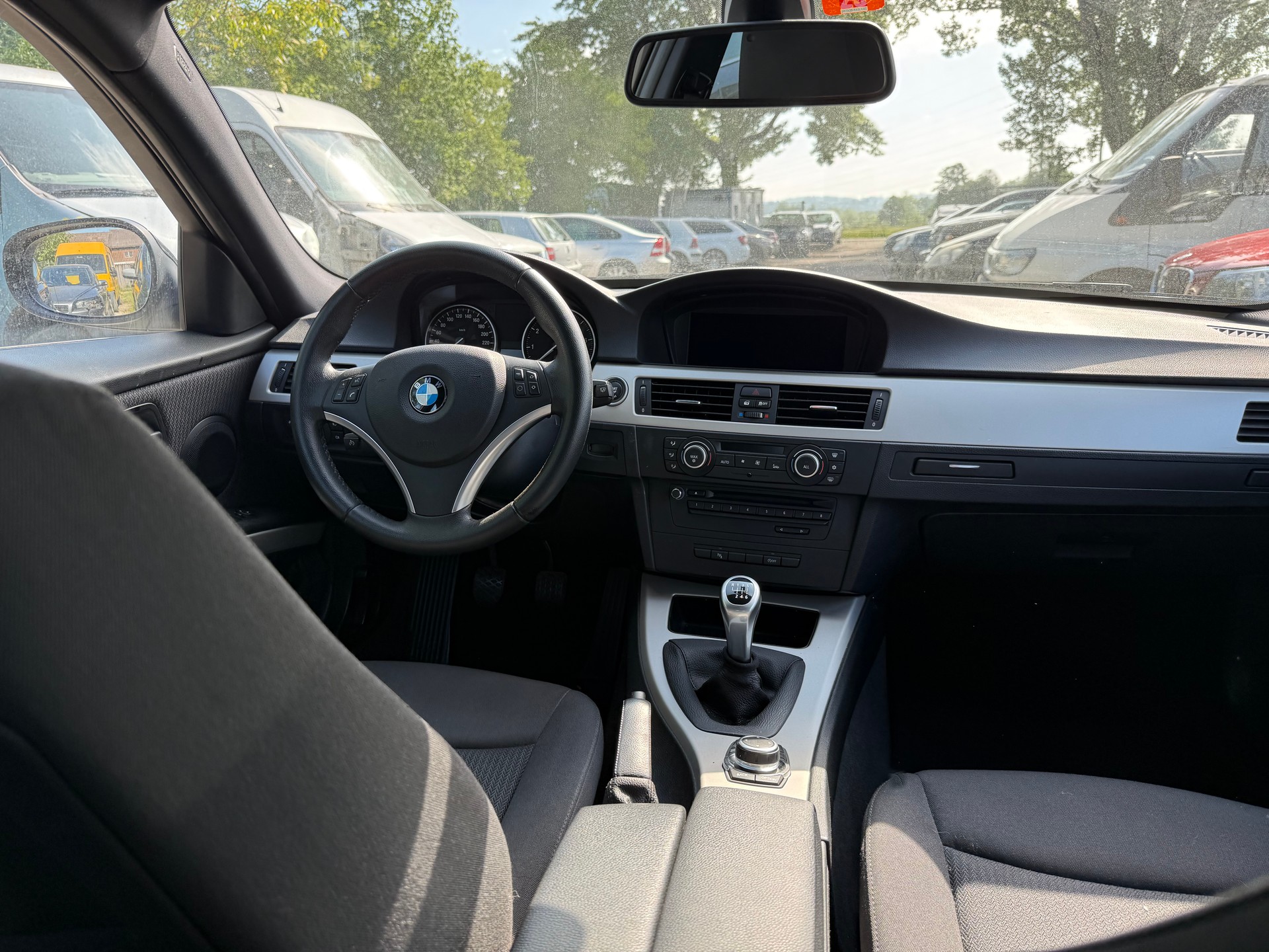 BMW 320i Touring-image-8
