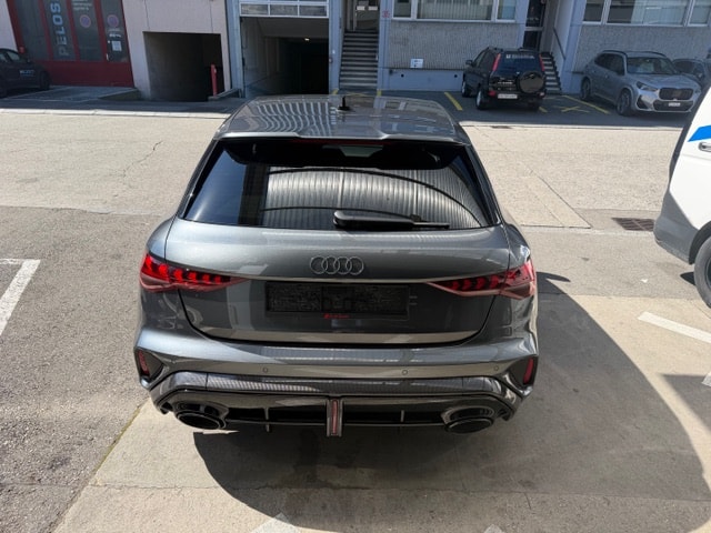 AUDI RS3 Sportback 2.5 TSI quattro S-tronic-image-4