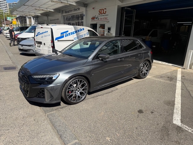 AUDI RS3 Sportback 2.5 TSI quattro S-tronic-image-3