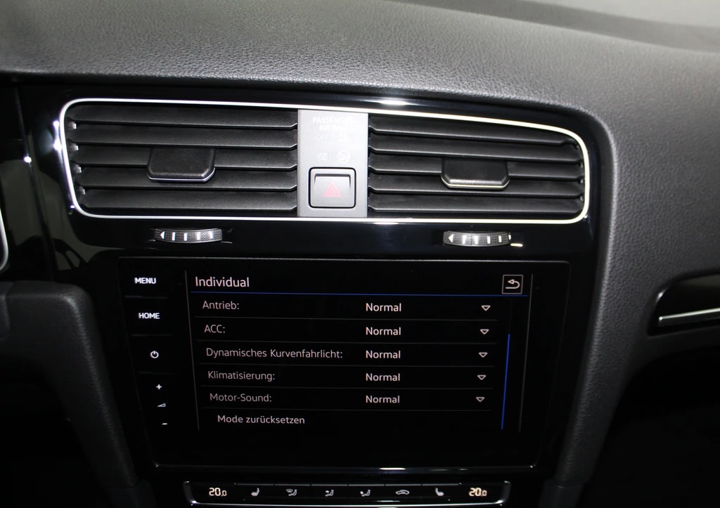 VW Golf 2.0 TSI R 4Motion DSG Performance Paket Akrapovic ABT 350PS / CH-Fahrzeug-image-27