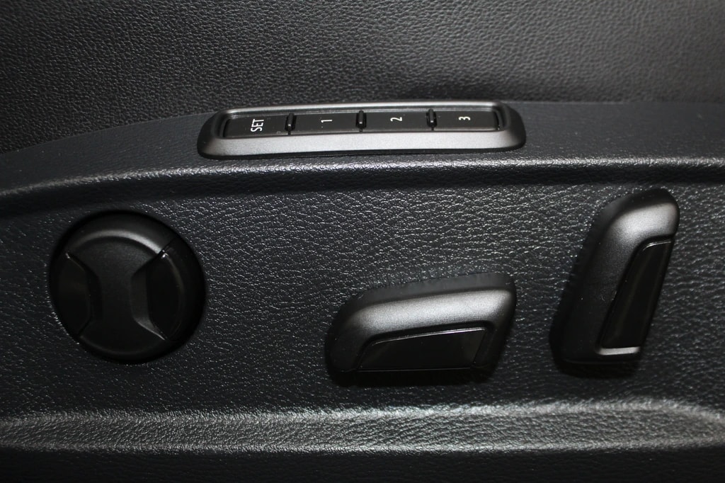 VW Golf 2.0 TSI R 4Motion DSG Performance Paket Akrapovic ABT 350PS / CH-Fahrzeug-image-19