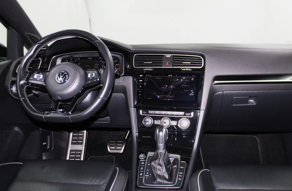 VW Golf 2.0 TSI R 4Motion DSG Performance Paket Akrapovic ABT 350PS / CH-Fahrzeug-image-12