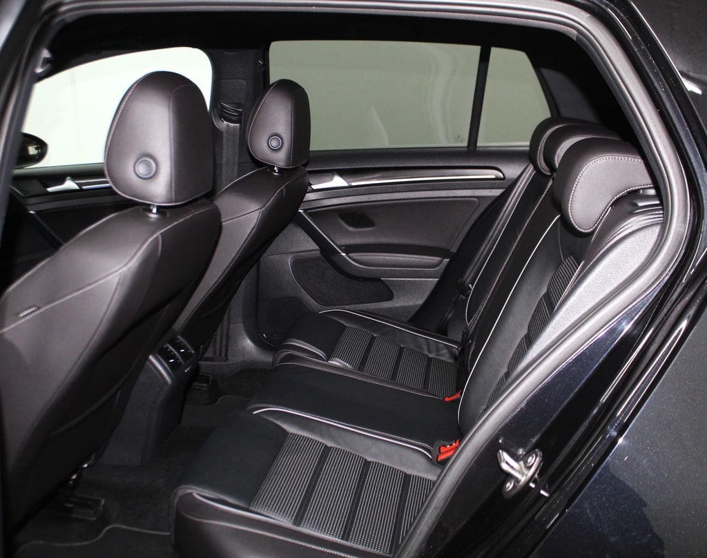 VW Golf 2.0 TSI R 4Motion DSG Performance Paket Akrapovic ABT 350PS / CH-Fahrzeug-image-9