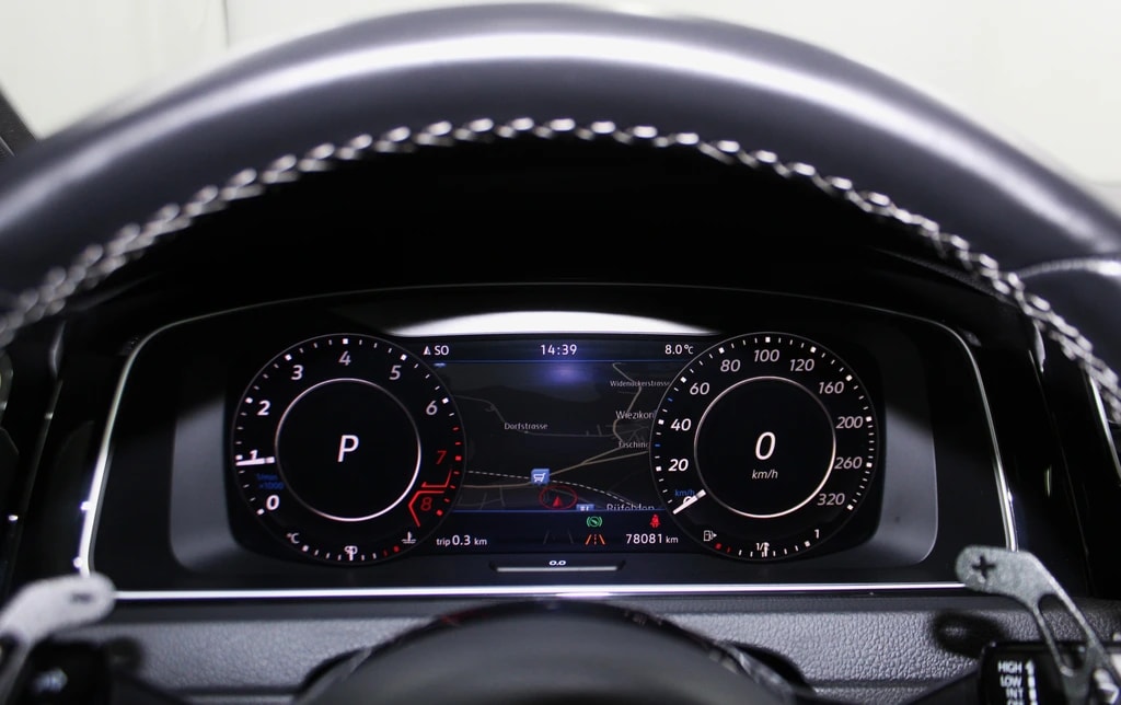 VW Golf 2.0 TSI R 4Motion DSG Performance Paket Akrapovic ABT 350PS / CH-Fahrzeug-image-14