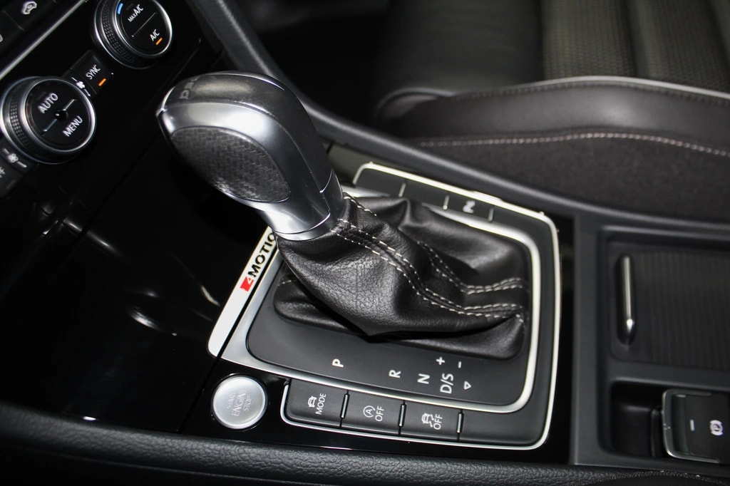 VW Golf 2.0 TSI R 4Motion DSG Performance Paket Akrapovic ABT 350PS / CH-Fahrzeug-image-15