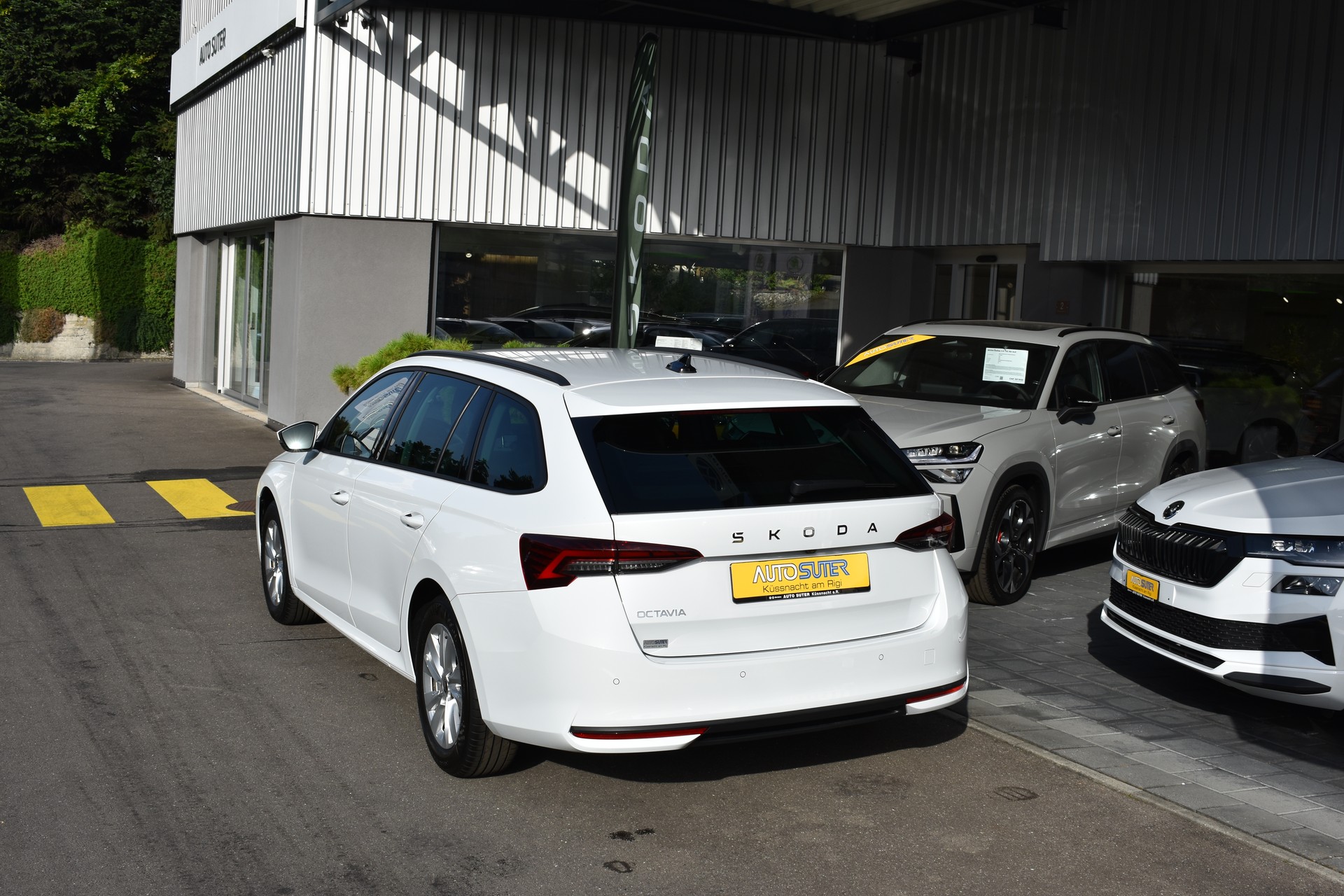 SKODA Octavia Combi 2.0 TDI DSG Selection-image-4
