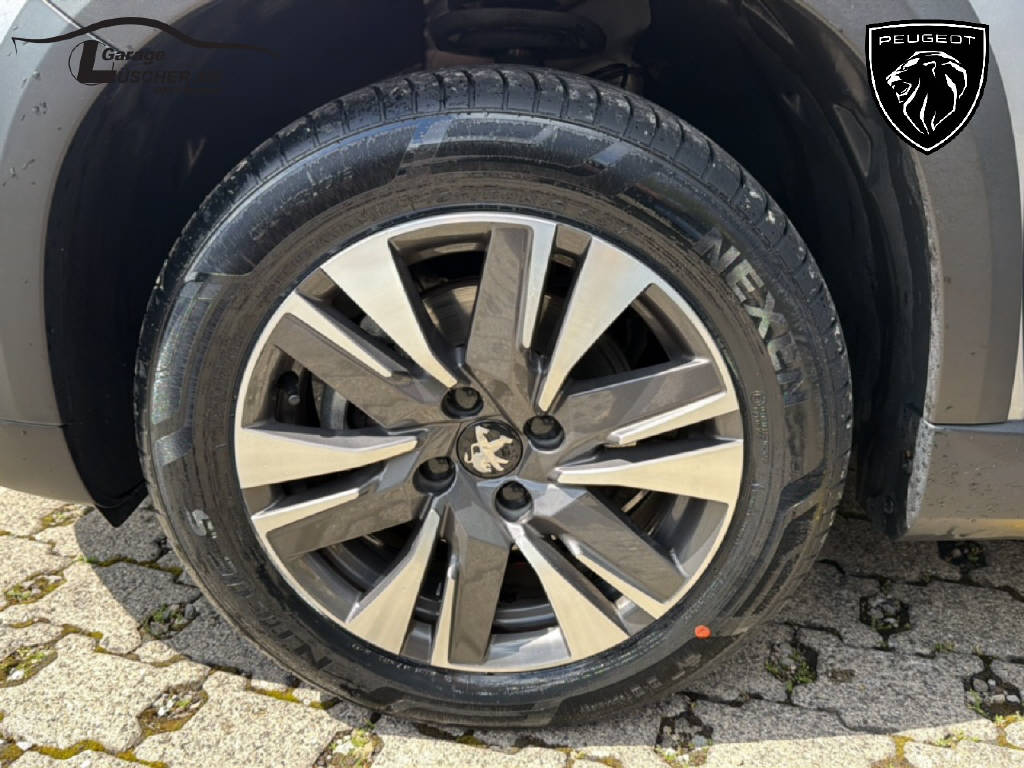 PEUGEOT 2008 1.2 PureTech 110 Allure S/S-image-13