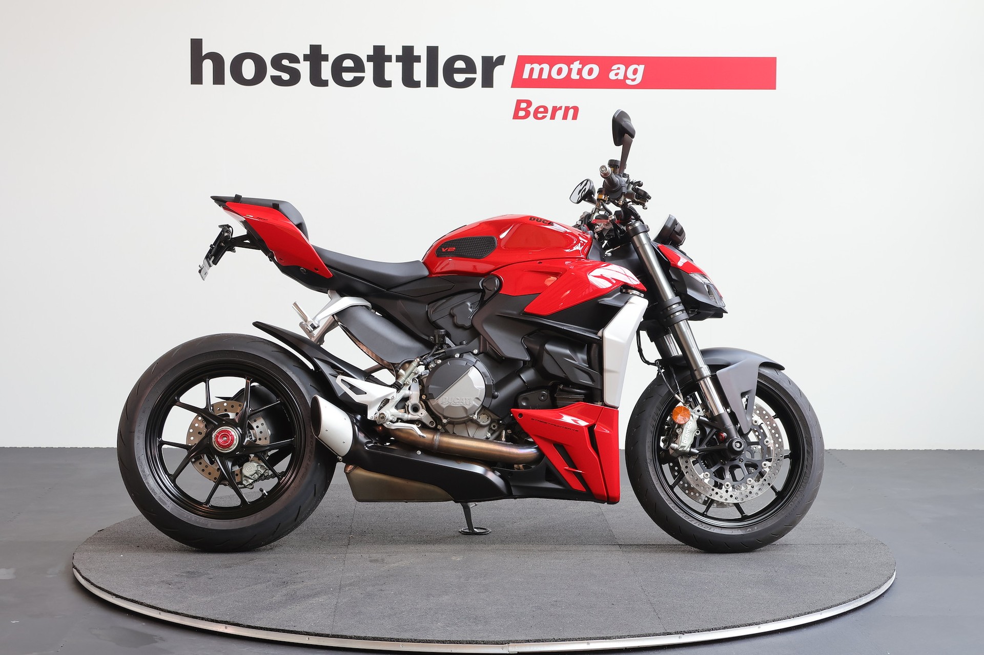 DUCATI Streetfighter V2-showroom-element-1