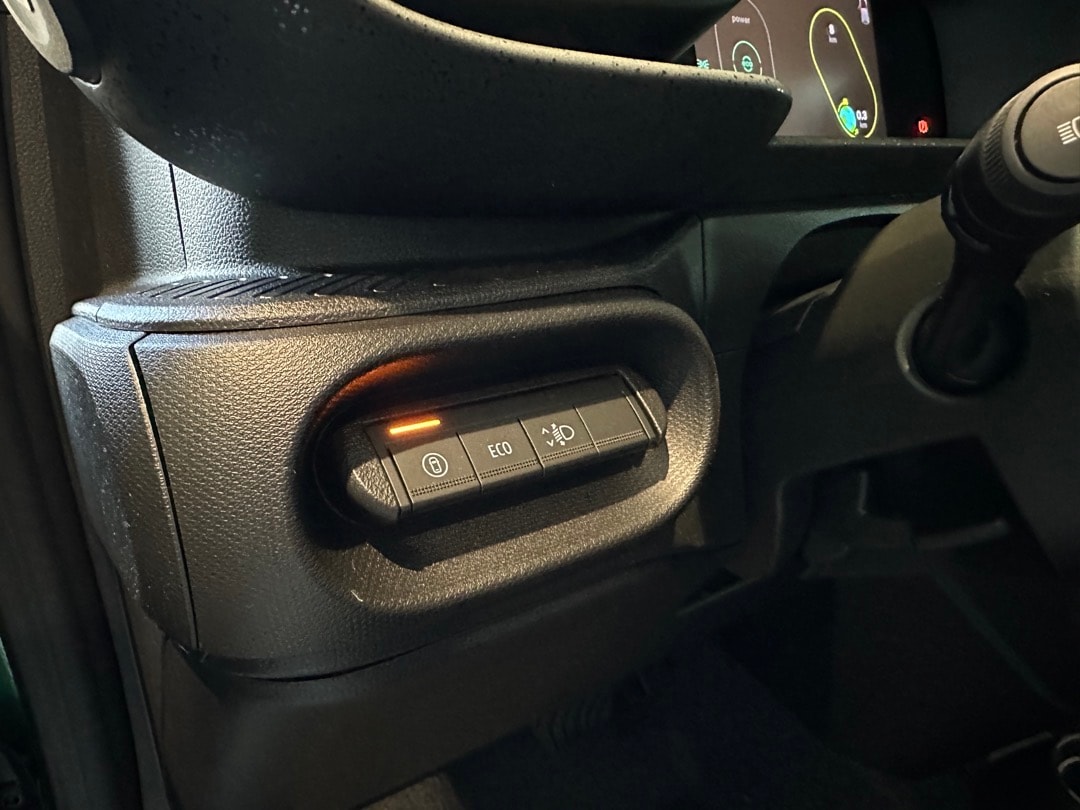 RENAULT Twingo E-Tech 27kWh Techno-image-17