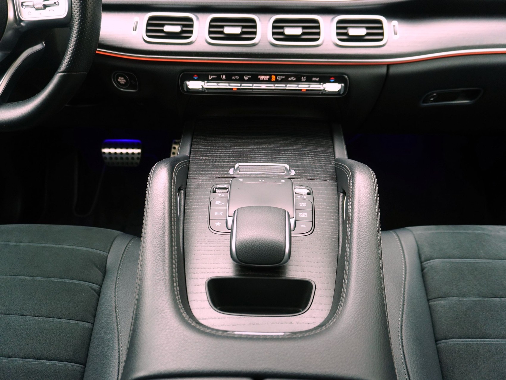 MERCEDES-BENZ GLE-Klasse GLE 300 d AMG Line 4matic-image-14