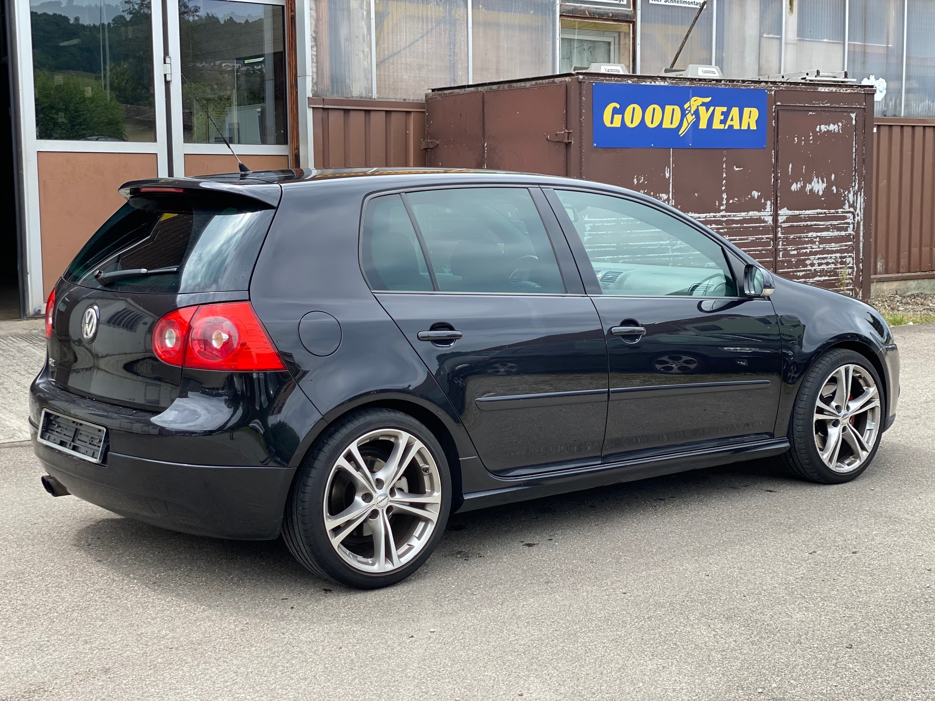 VW Golf 2.0 TFSI GTI-image-2