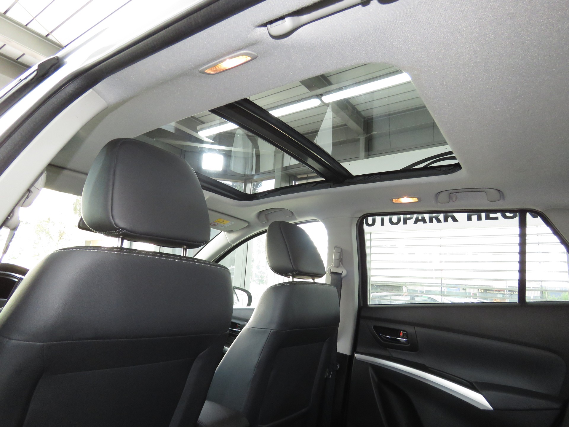 SUZUKI SX4 S-Cross 1.6 16V PizSulai 4WD CVT7 (Automat)-image-9