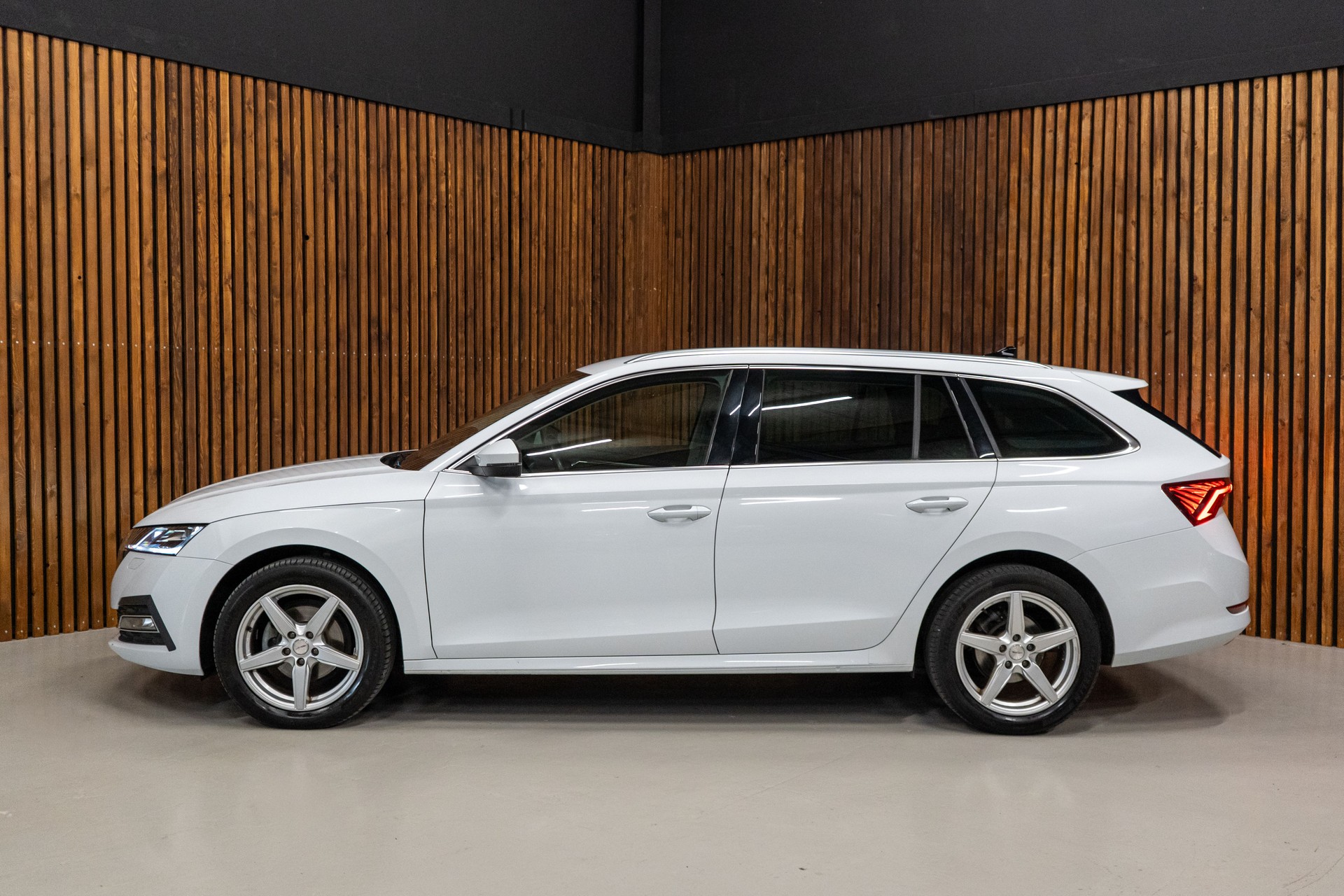 SKODA Octavia Combi 2.0 TDI 150 Style DSG-image-4
