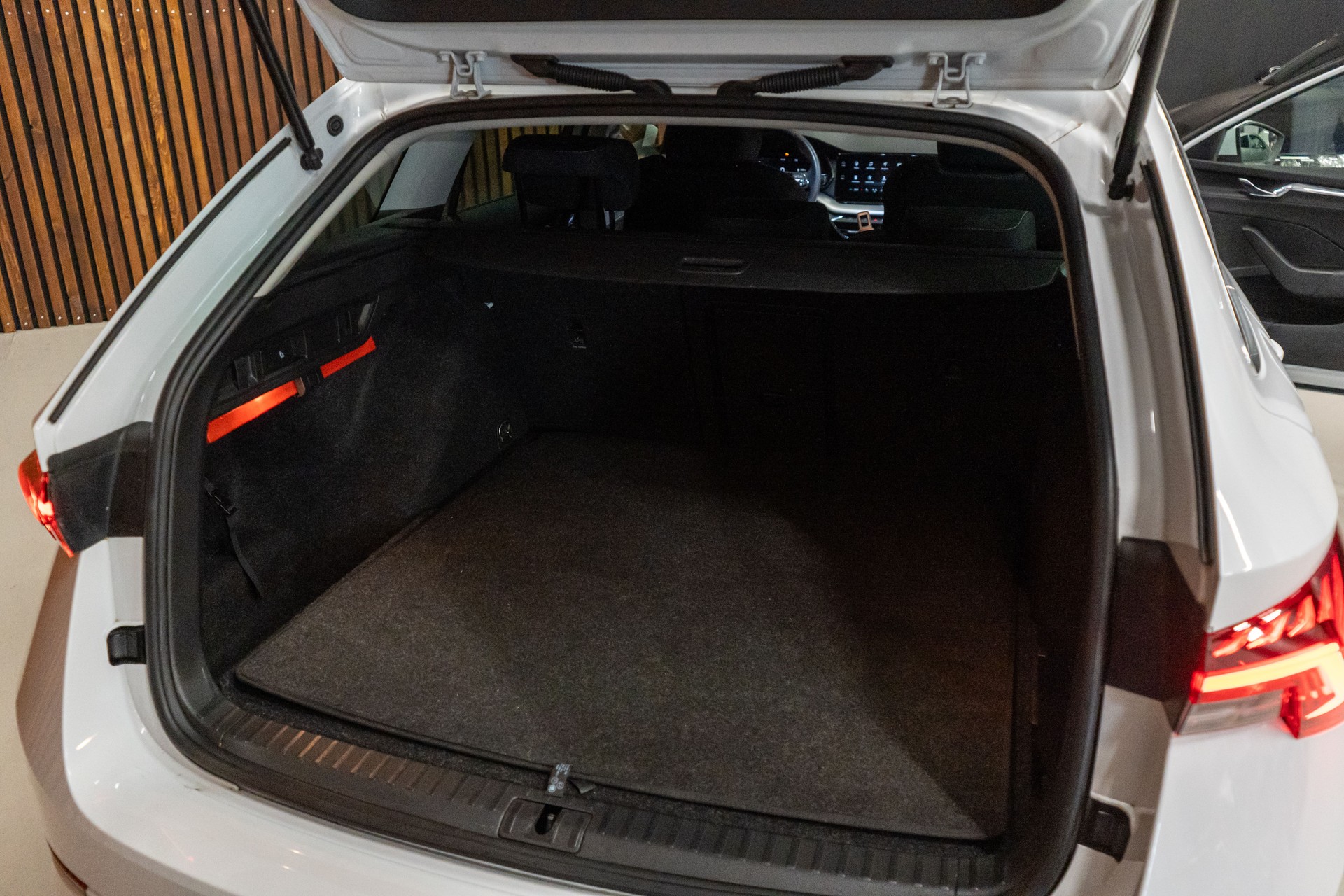 SKODA Octavia Combi 2.0 TDI 150 Style DSG-image-11