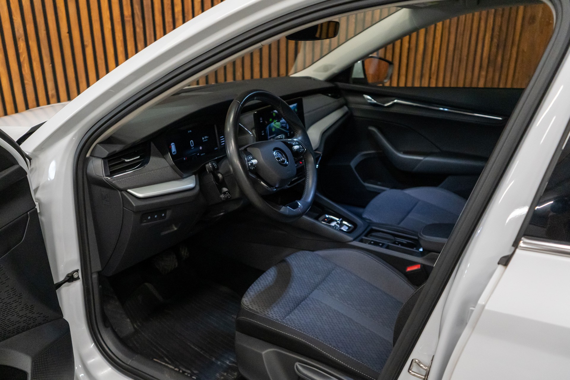 SKODA Octavia Combi 2.0 TDI 150 Style DSG-image-6