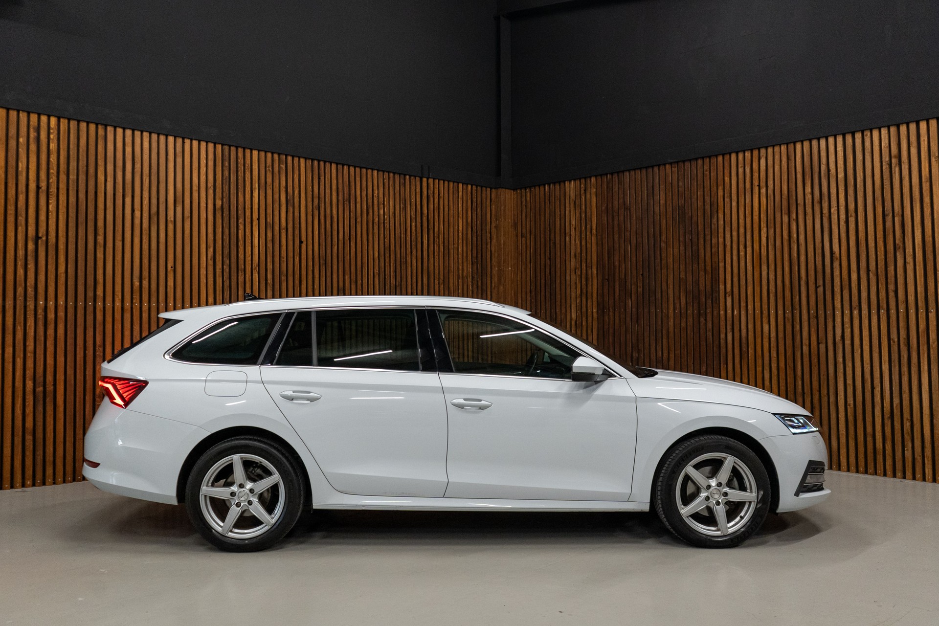 SKODA Octavia Combi 2.0 TDI 150 Style DSG-image-5