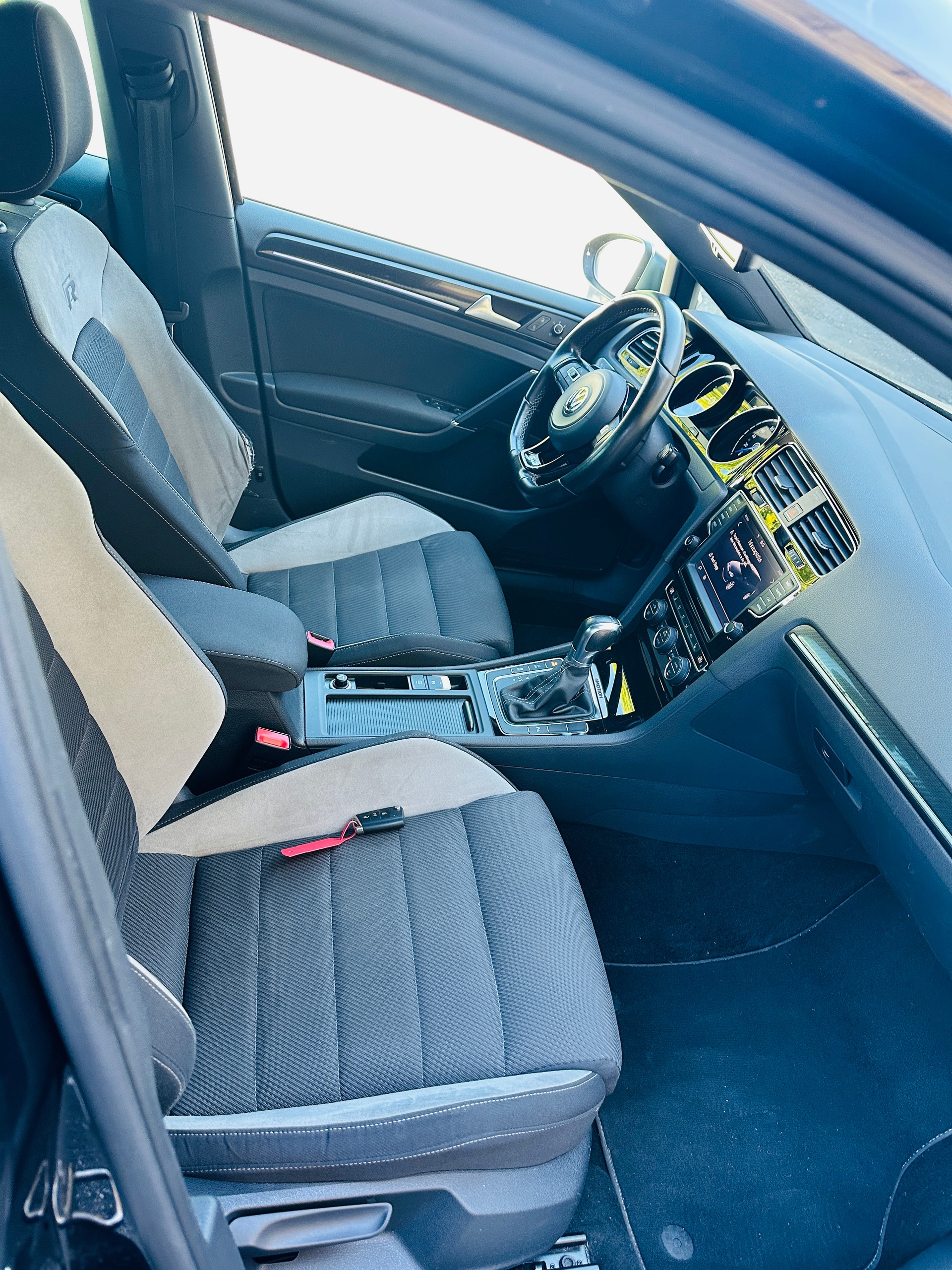 VW Golf 2.0 TSI R 4Motion DSG-image-13
