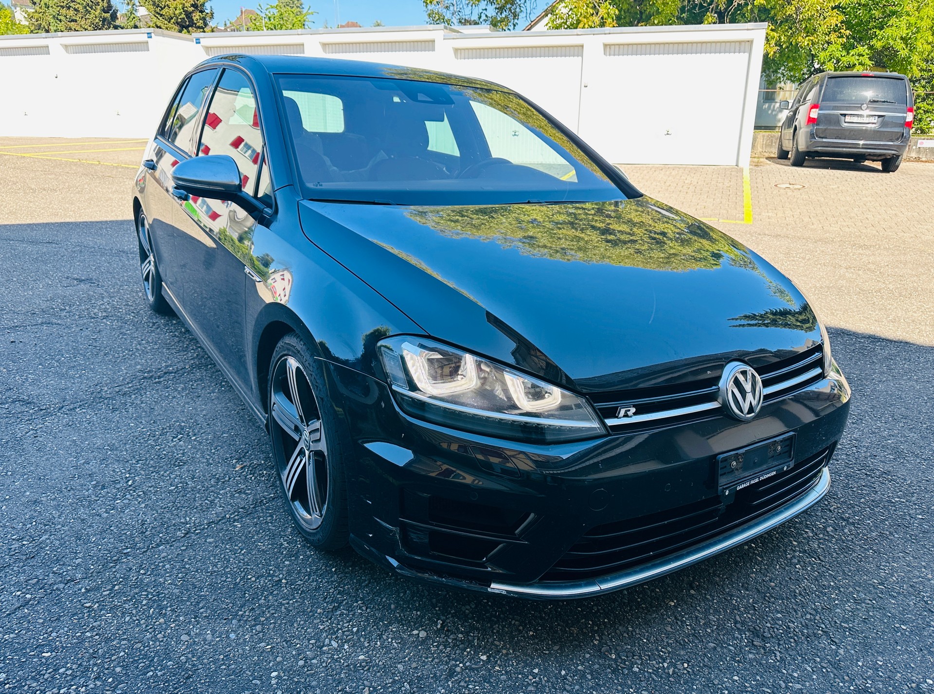 VW Golf 2.0 TSI R 4Motion DSG-image-2