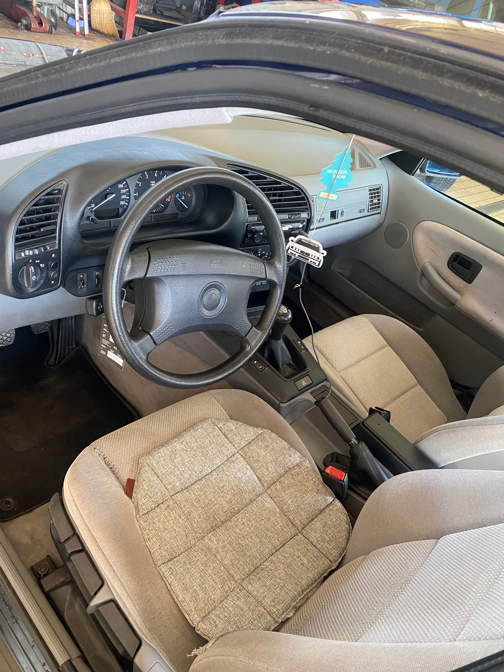 BMW 320i ABS AiB-image-4