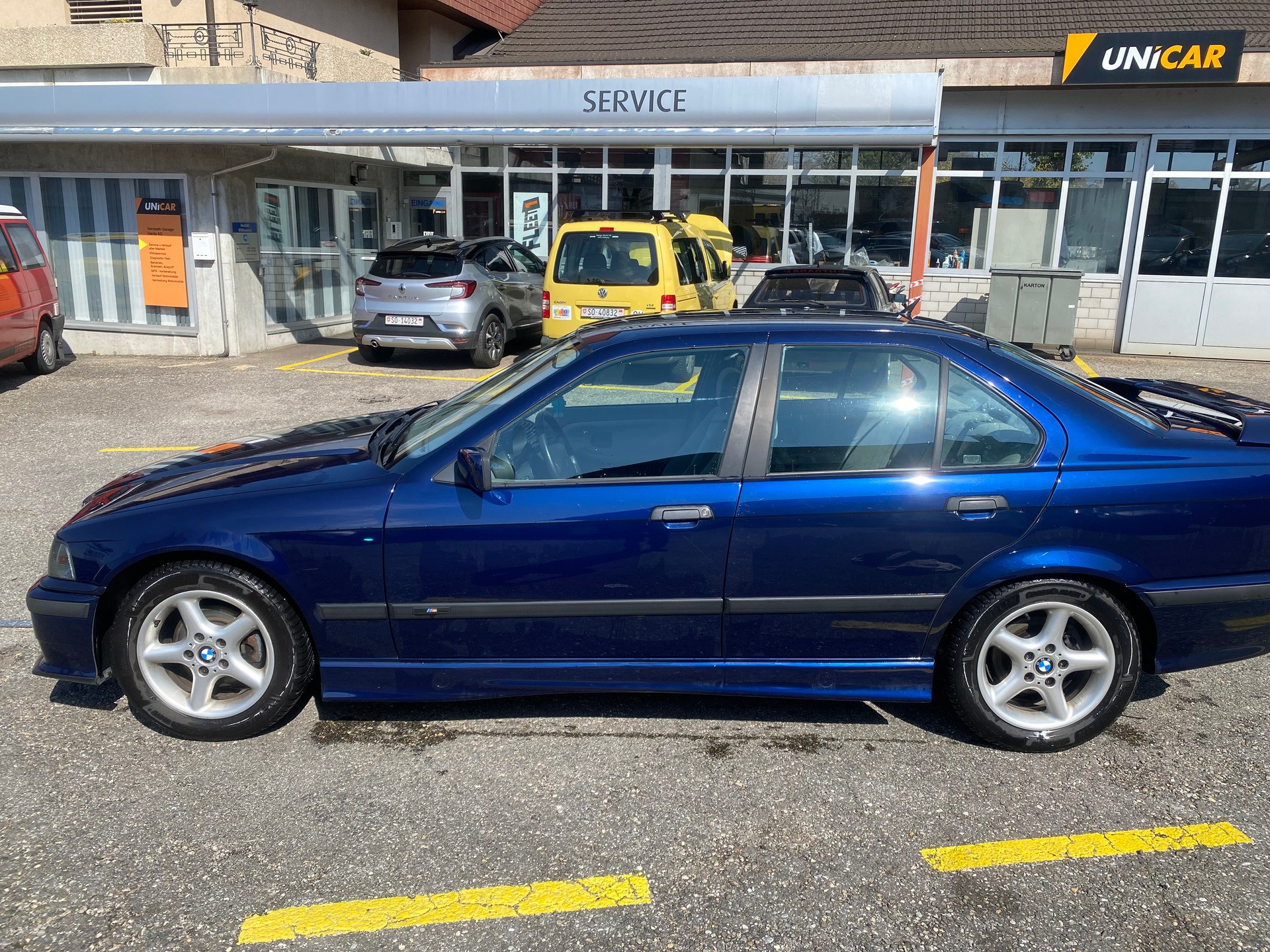 BMW 320i ABS AiB-image-1