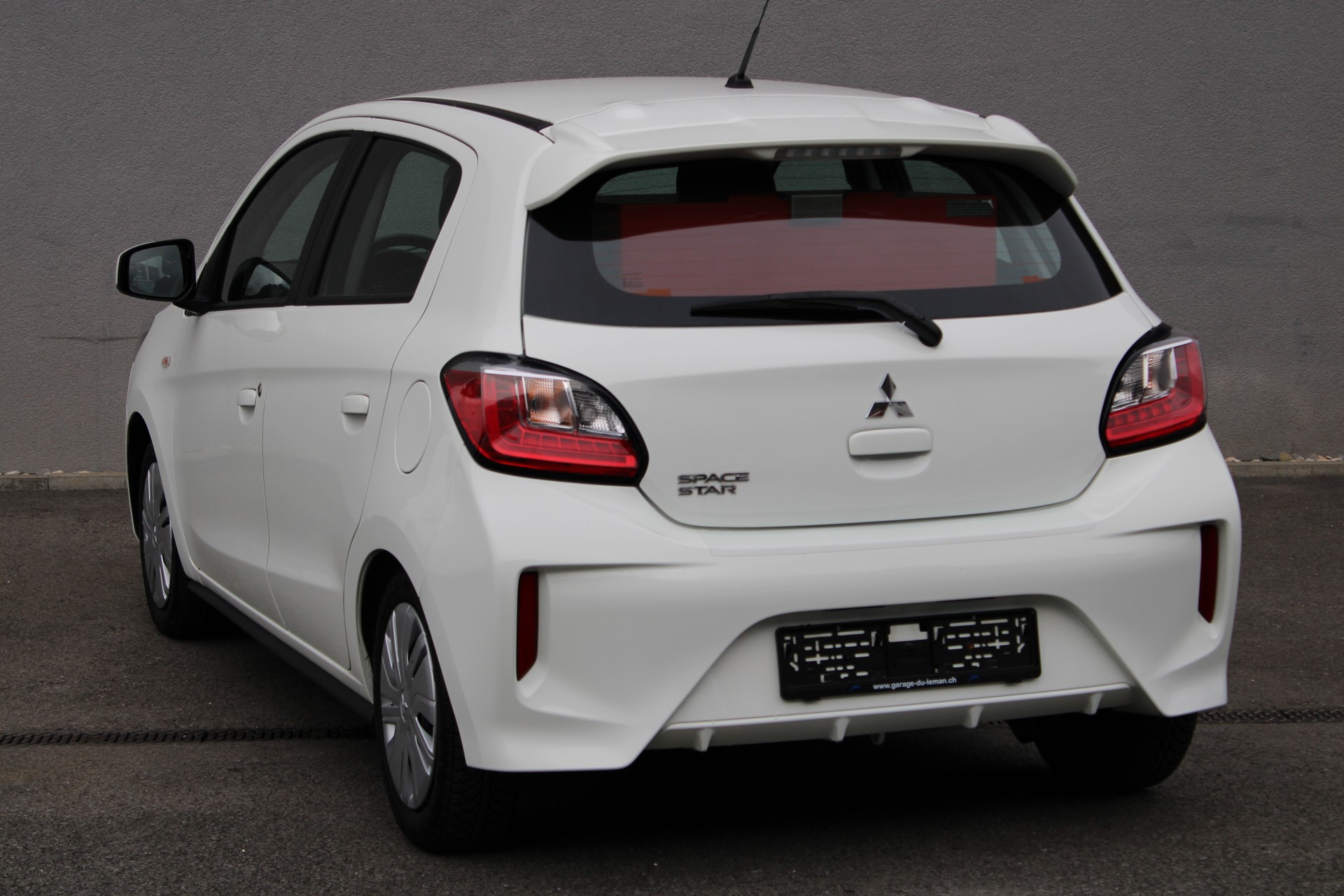 MITSUBISHI Space Star 1.2 Automatique - Avec Four pour Pizzas-image-12