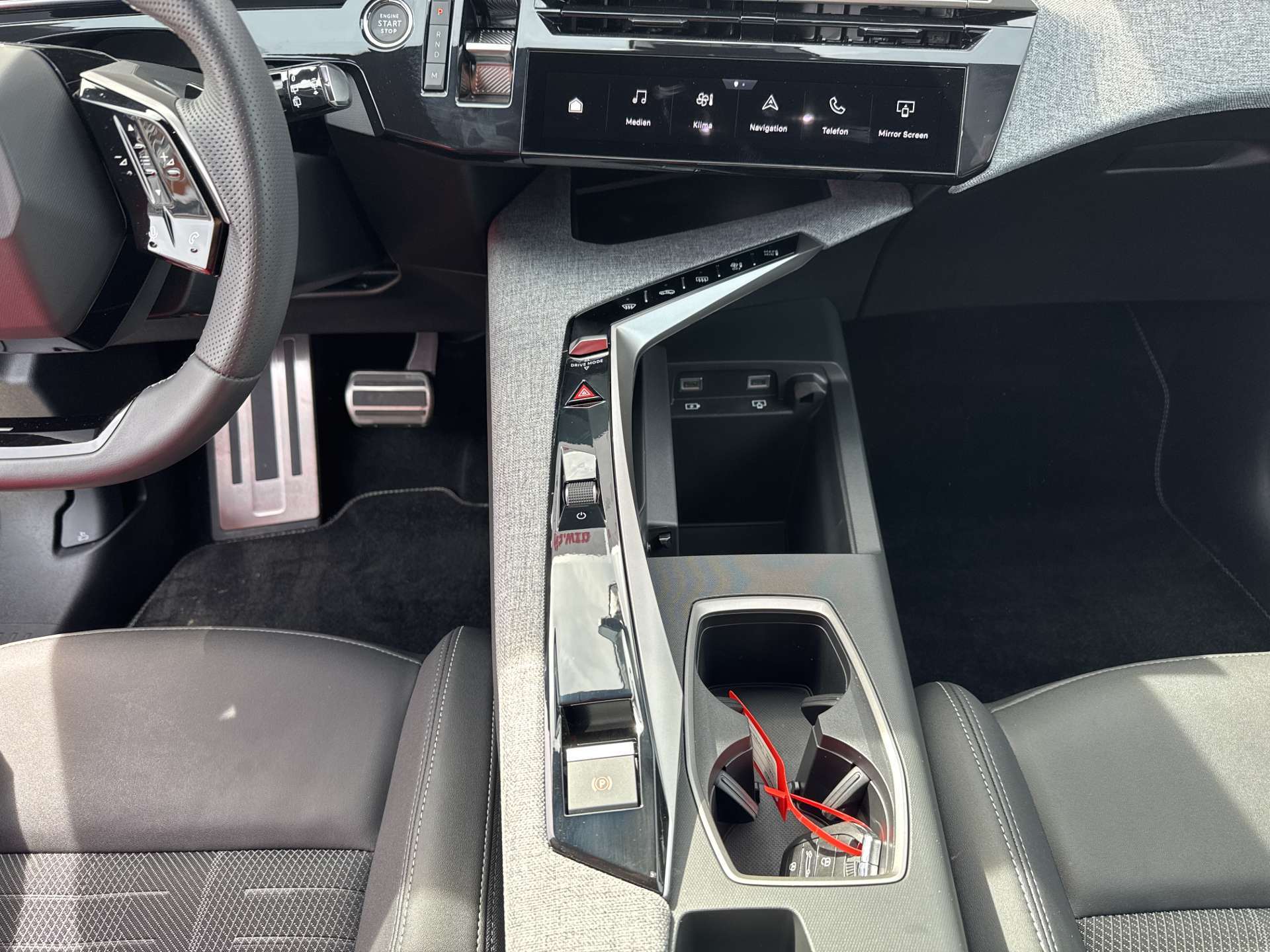 PEUGEOT 5008 145 Hybrid GT 7-Plätzer e-DCS-Automat-image-11