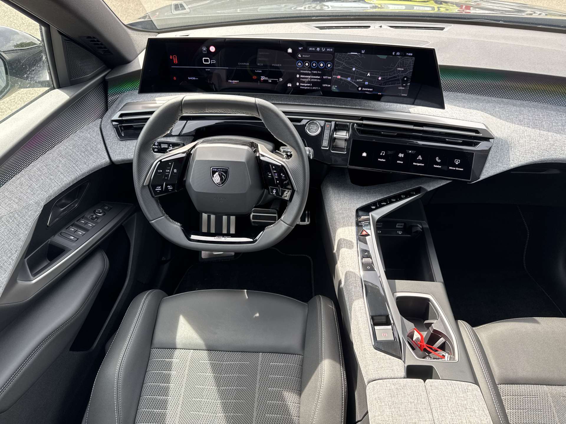 PEUGEOT 5008 145 Hybrid GT 7-Plätzer e-DCS-Automat-image-4