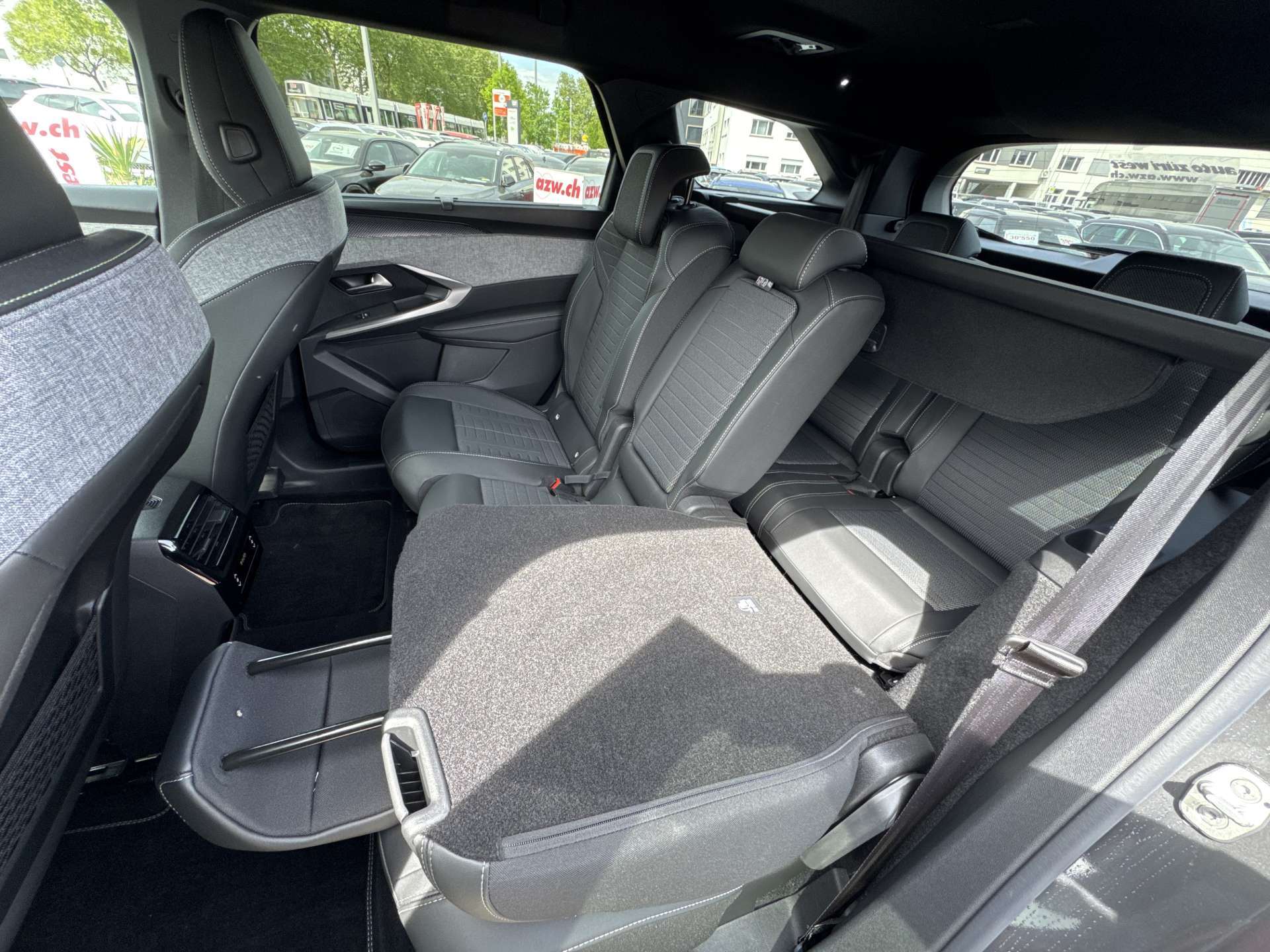 PEUGEOT 5008 145 Hybrid GT 7-Plätzer e-DCS-Automat-image-6