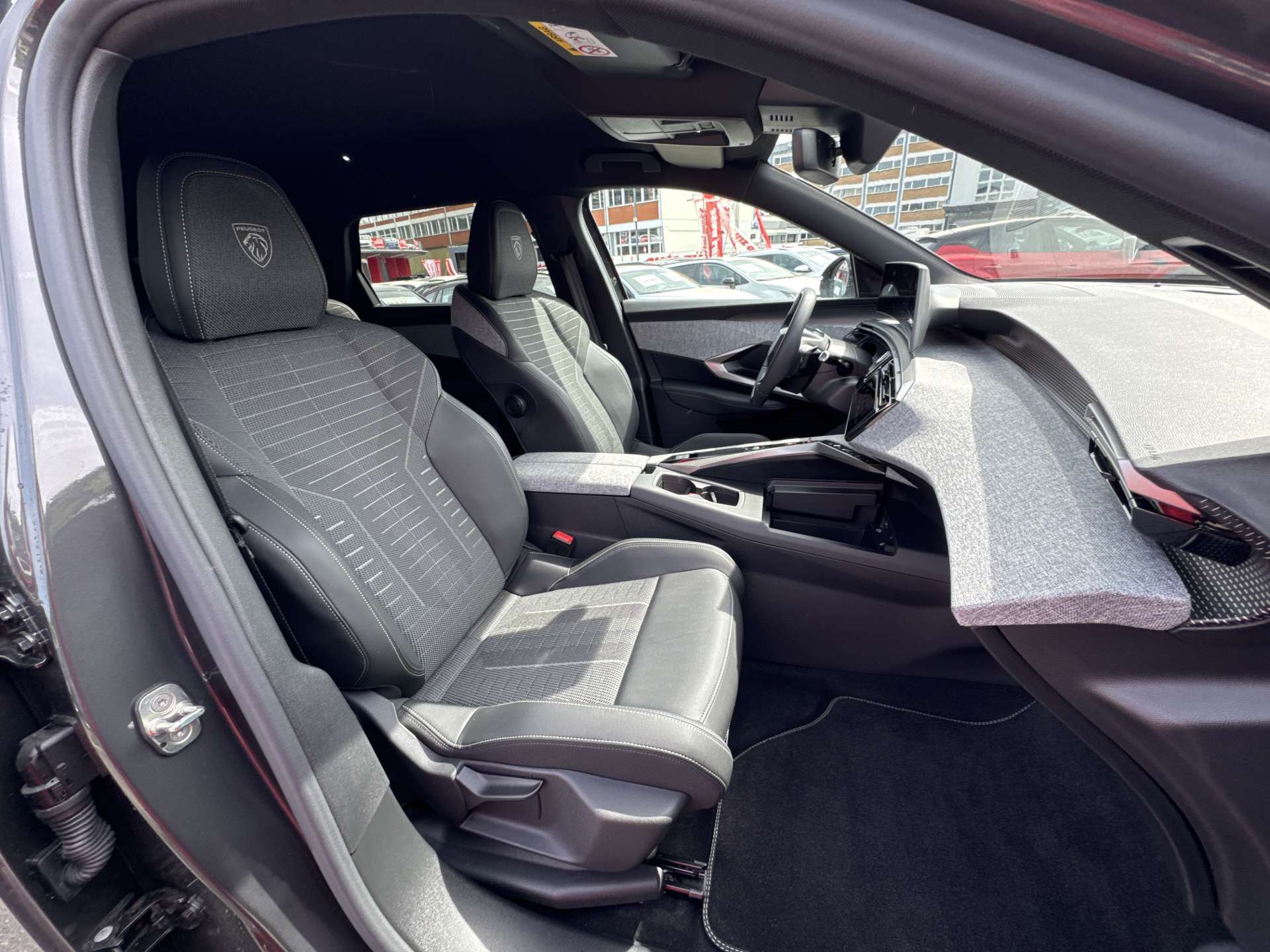 PEUGEOT 5008 145 Hybrid GT 7-Plätzer e-DCS-Automat-image-12