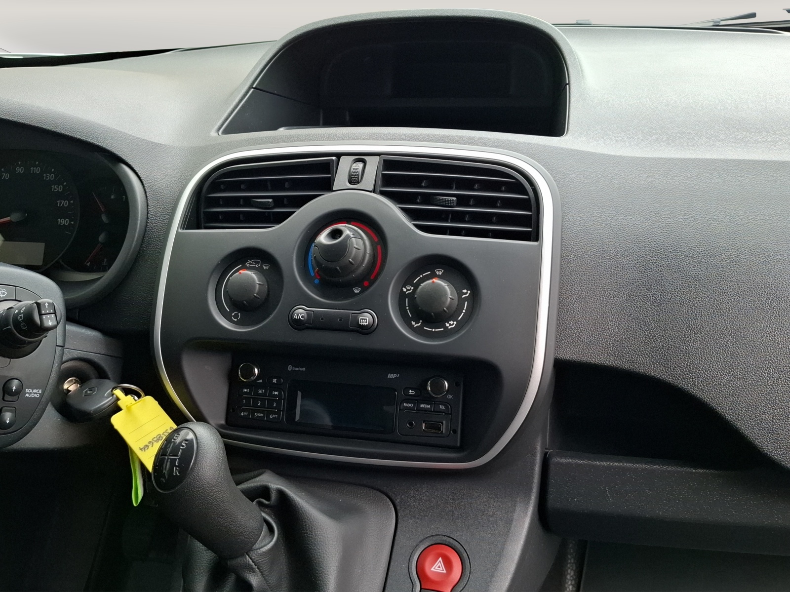 RENAULT Kangoo Medium dCi 90 ENERGY Business Anhängerkupplung // 3-Plätzer-image-13