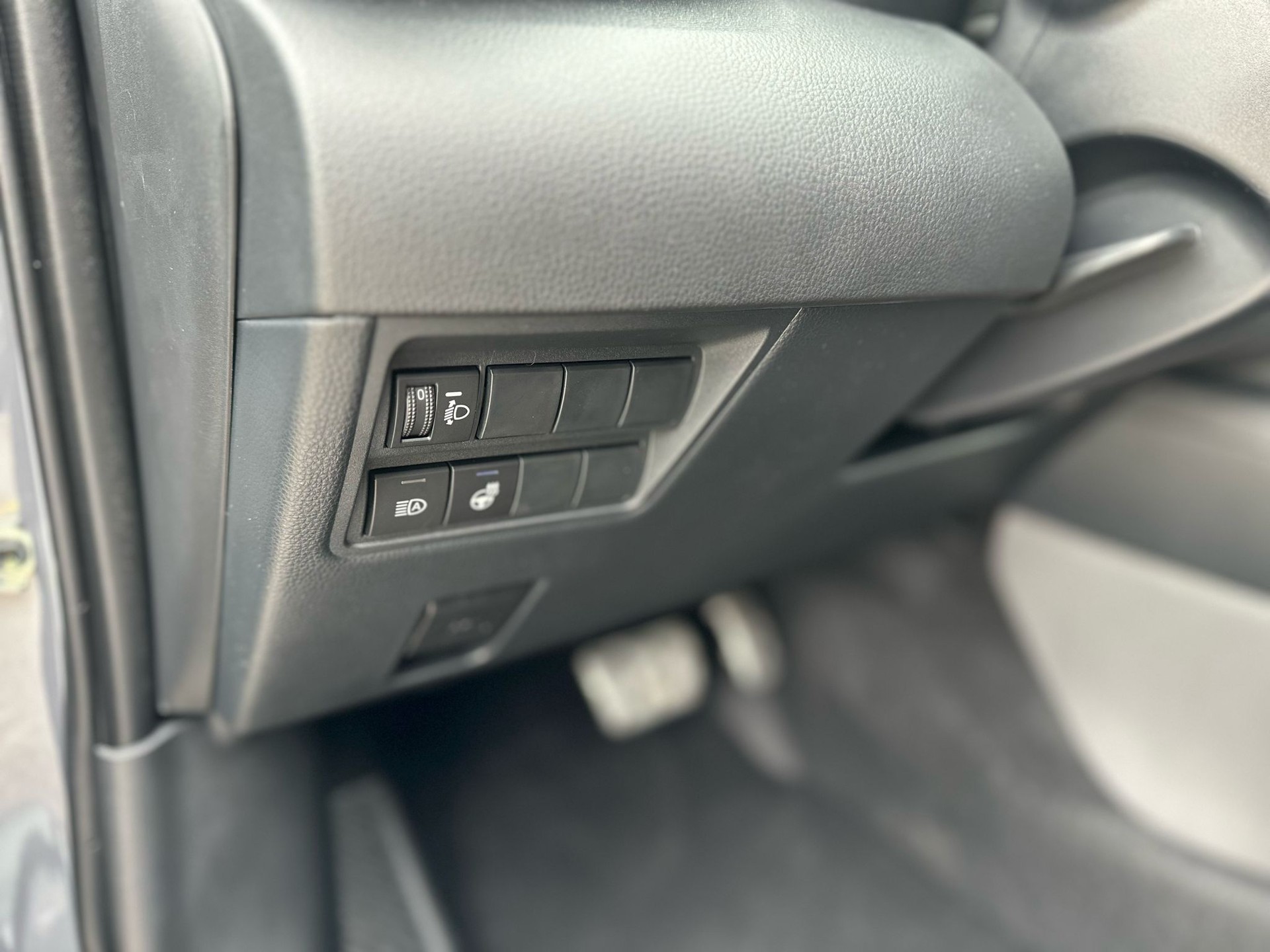 TOYOTA Yaris 1.5 GR Sport e-CVT-image-16