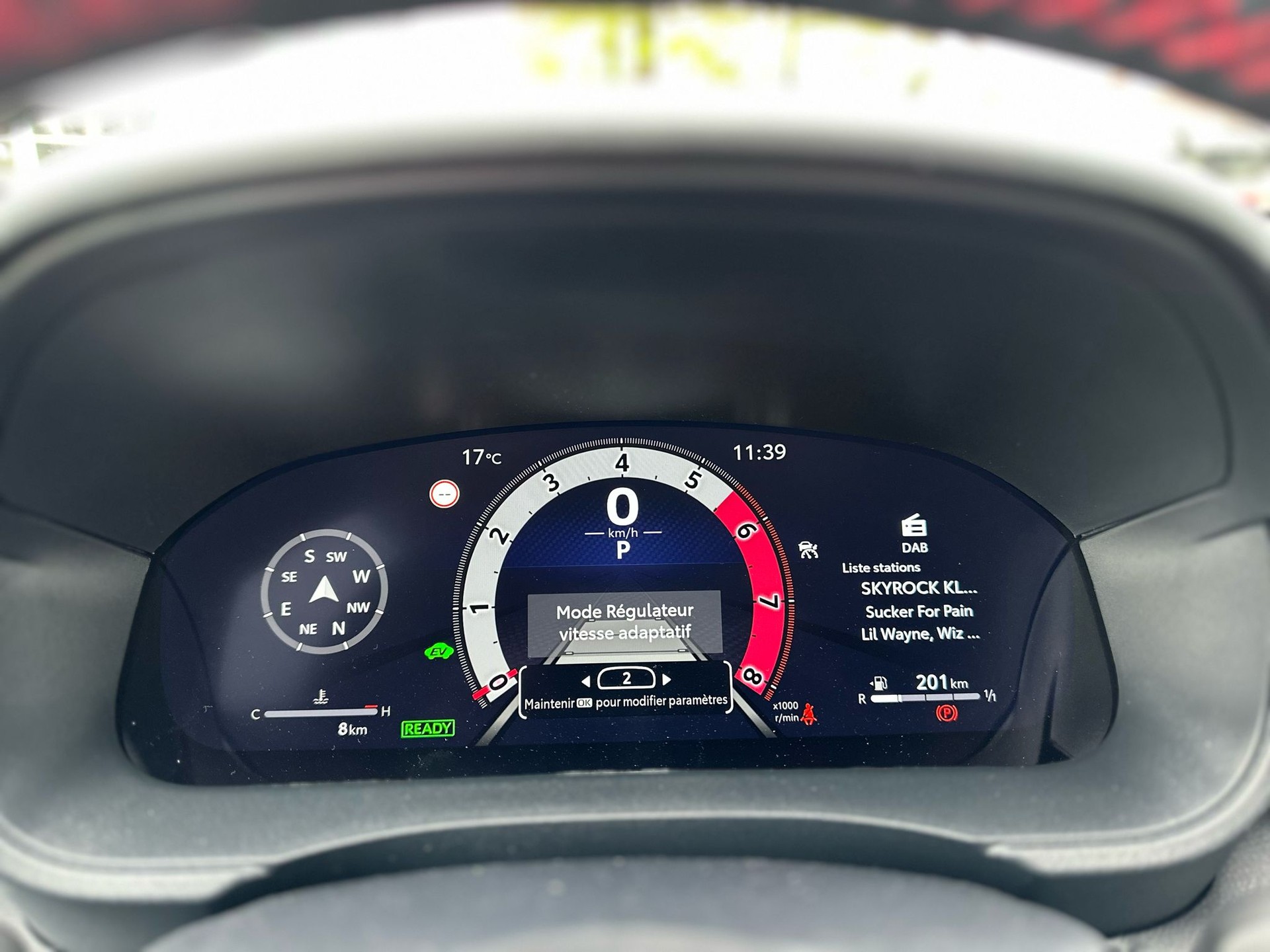 TOYOTA Yaris 1.5 GR Sport e-CVT-image-12