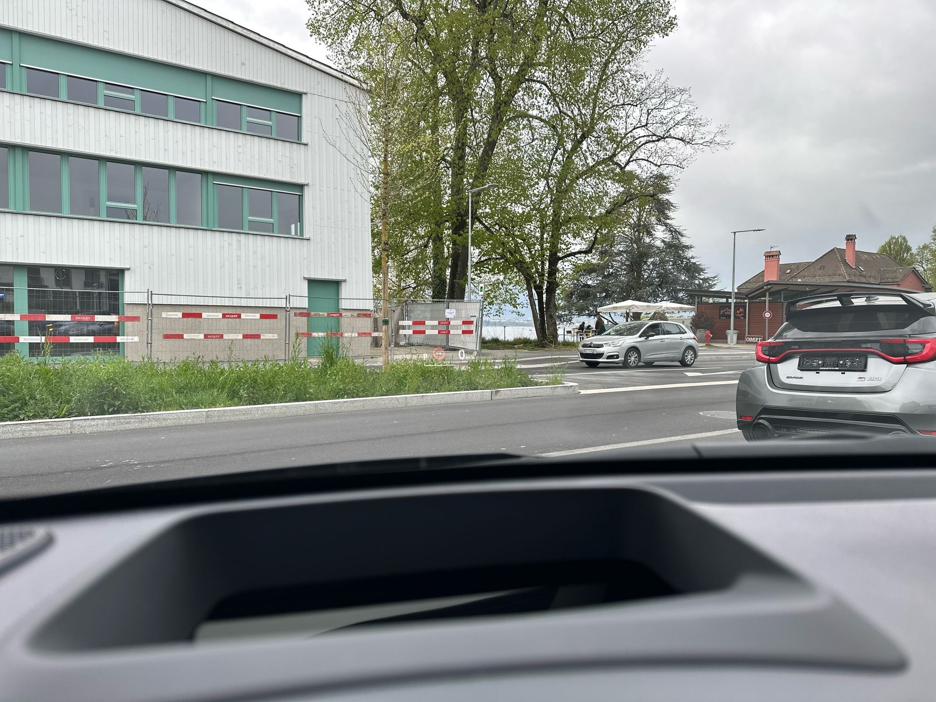 TOYOTA Yaris 1.5 GR Sport e-CVT-image-15