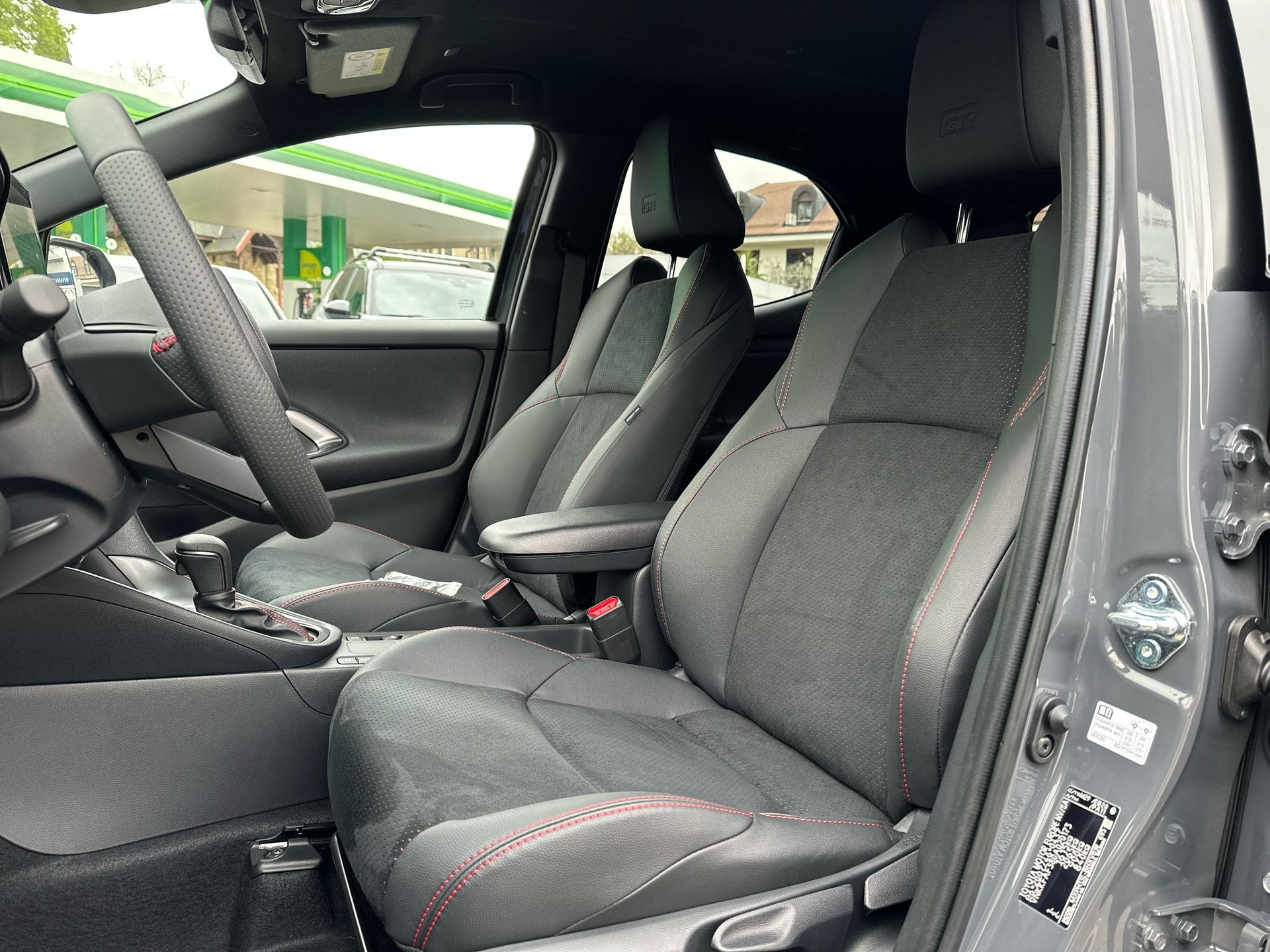 TOYOTA Yaris 1.5 GR Sport e-CVT-image-6