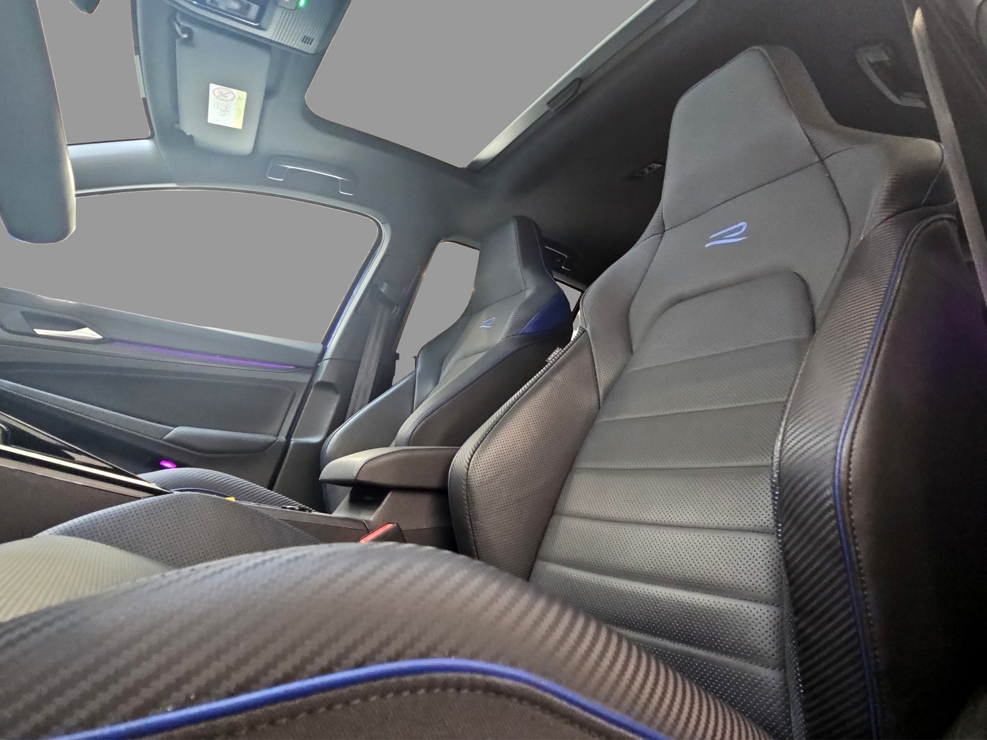 VW Golf VIII 2.0 TSI R Performance DSG 4motion-image-13