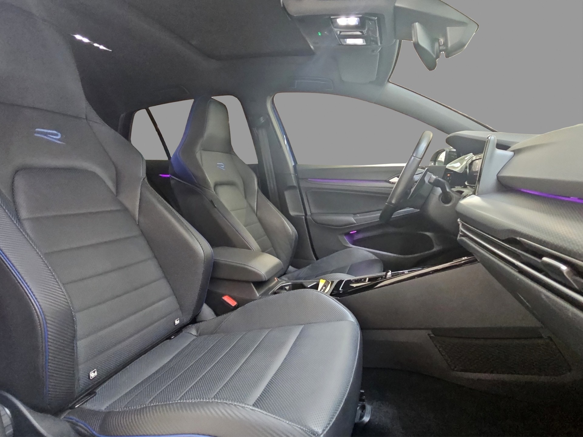 VW Golf VIII 2.0 TSI R Performance DSG 4motion-image-12