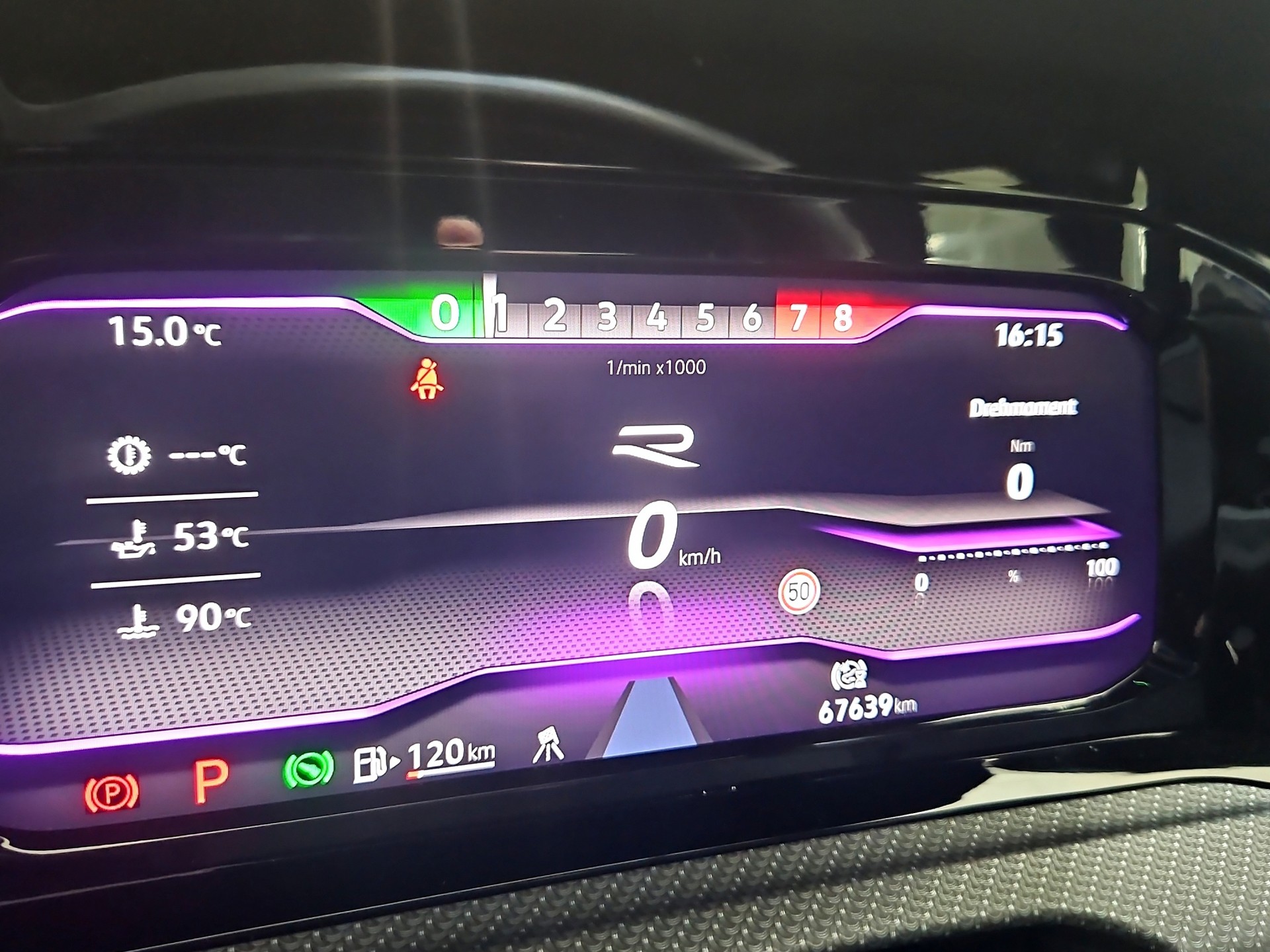 VW Golf VIII 2.0 TSI R Performance DSG 4motion-image-8