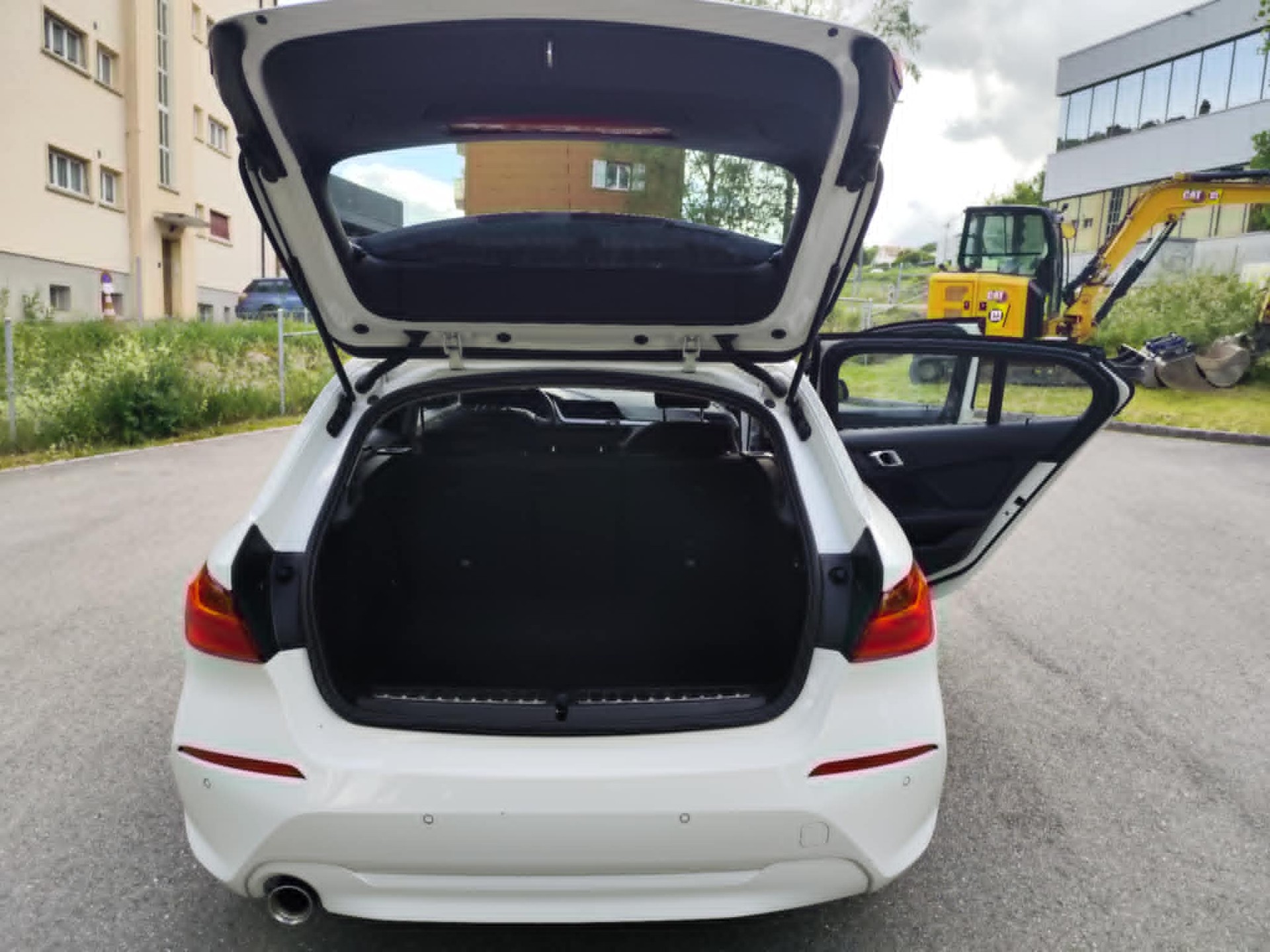 BMW 118i-image-4