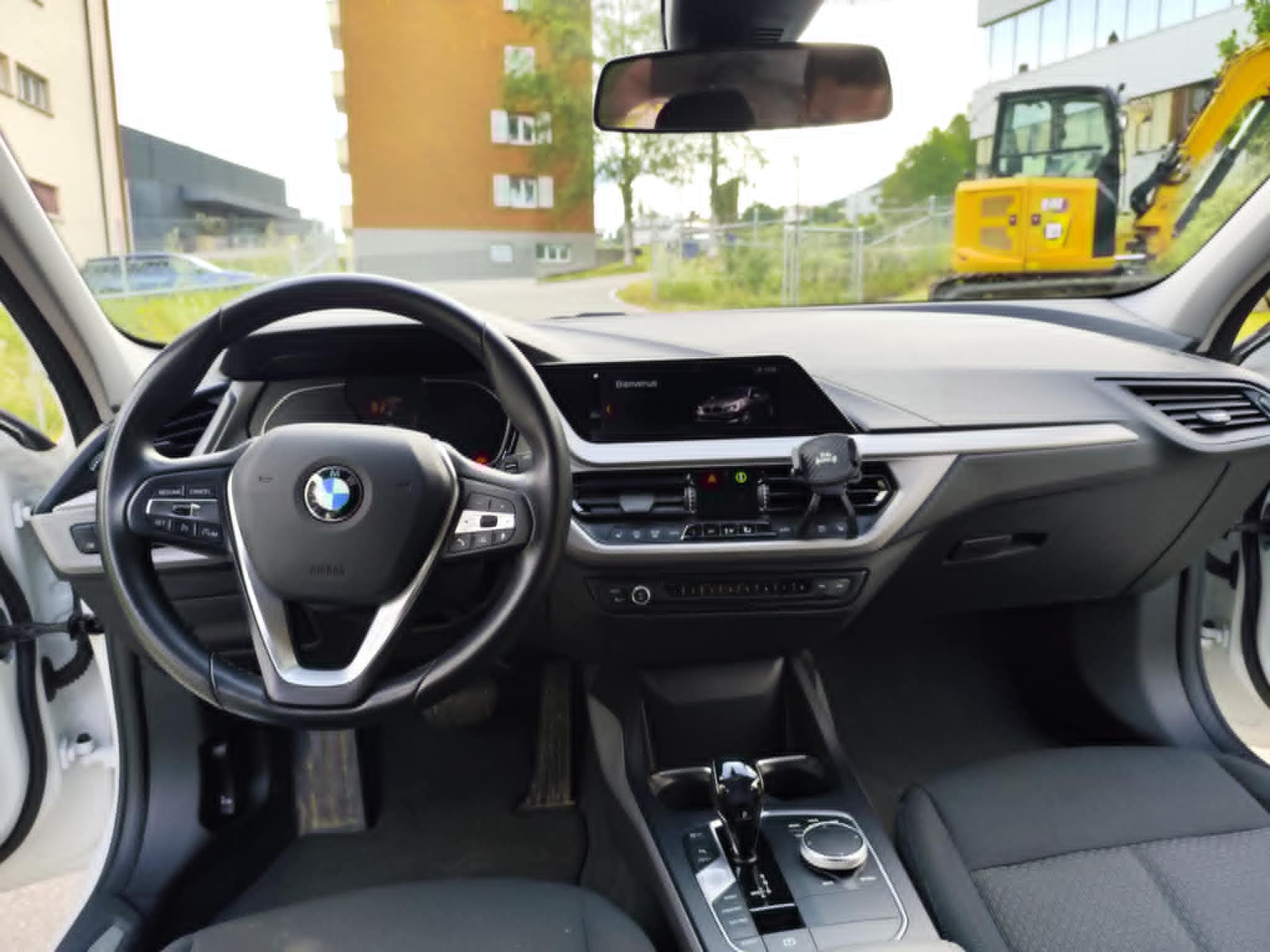 BMW 118i-image-3
