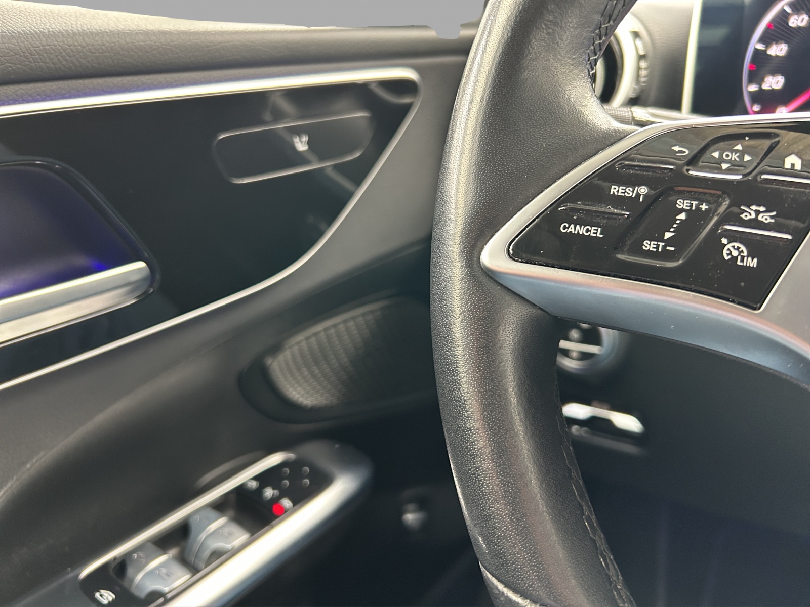 MERCEDES-BENZ C 220 d T 4Matic Avantgarde-image-12