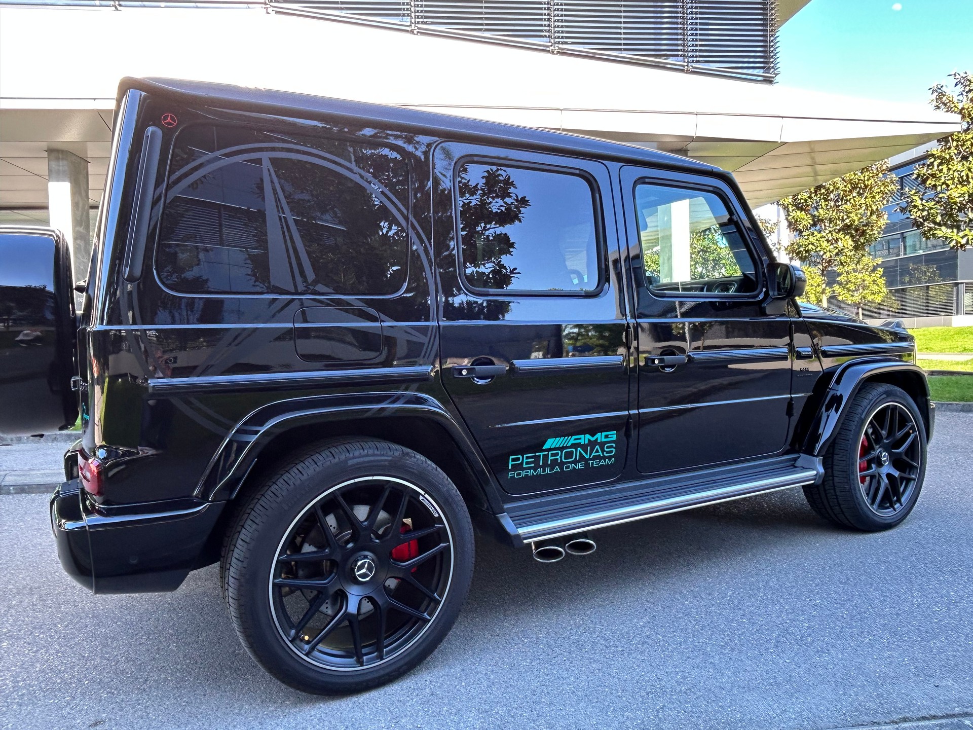 MERCEDES-BENZ G 63 AMG 4x4 2-image-2
