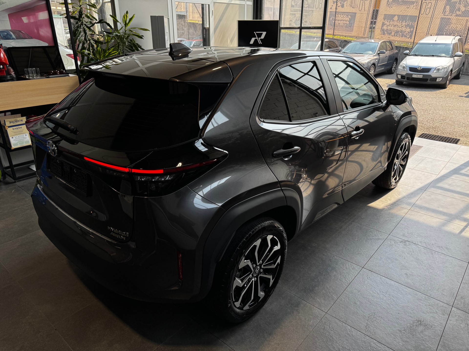 TOYOTA Yaris Cross 1.5 Trend e-CVT AWDi-image-3